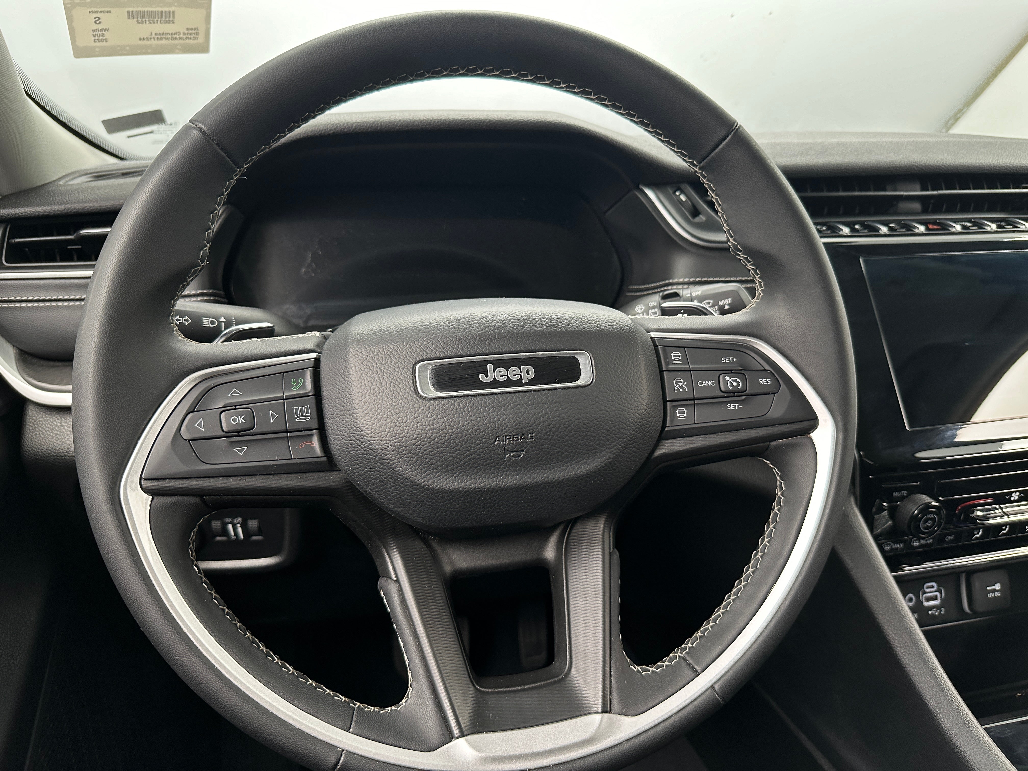 Thumbnail: 2023 Jeep Grand Cherokee L - 5