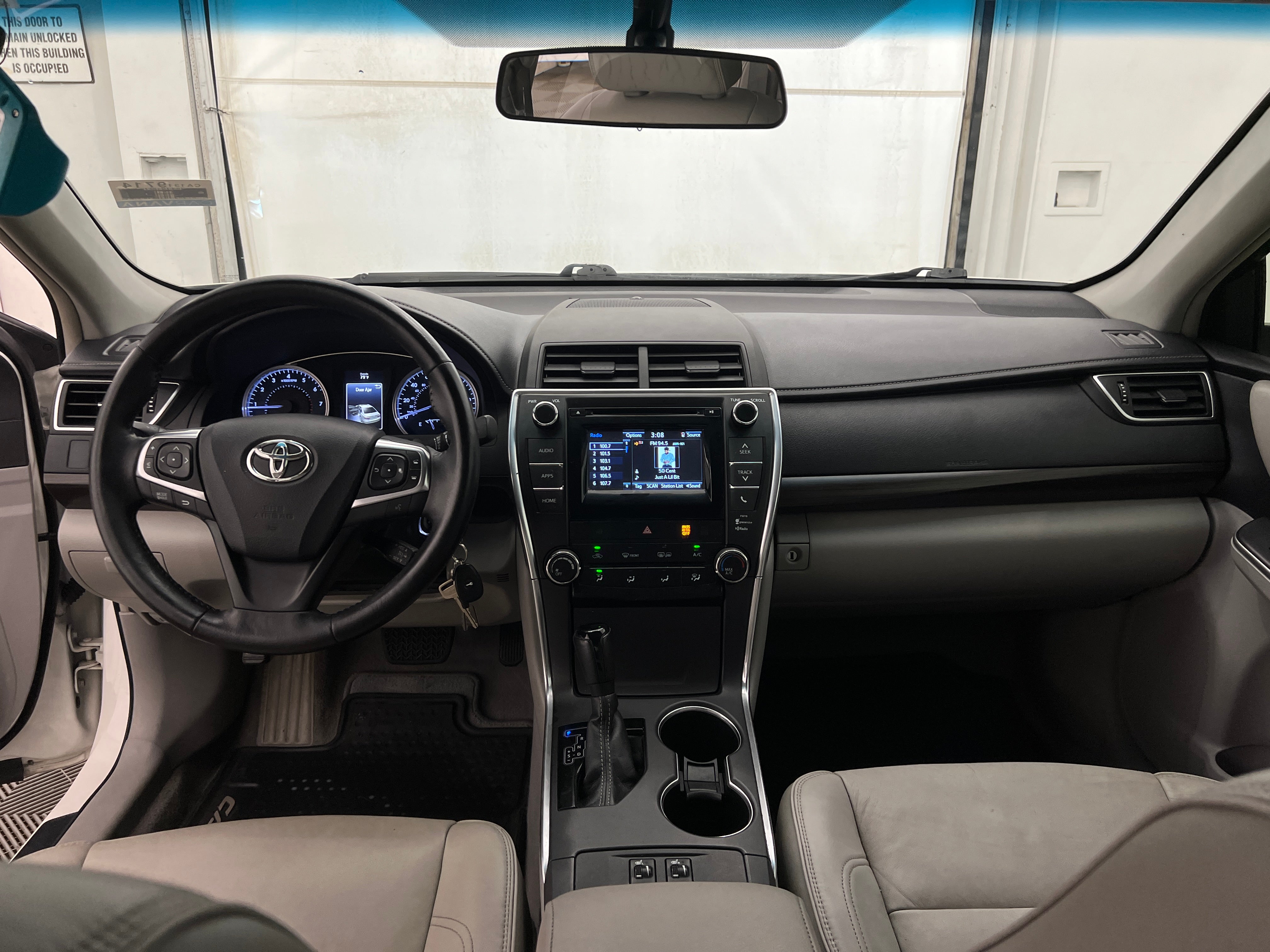 2015 Toyota Camry XLE 3