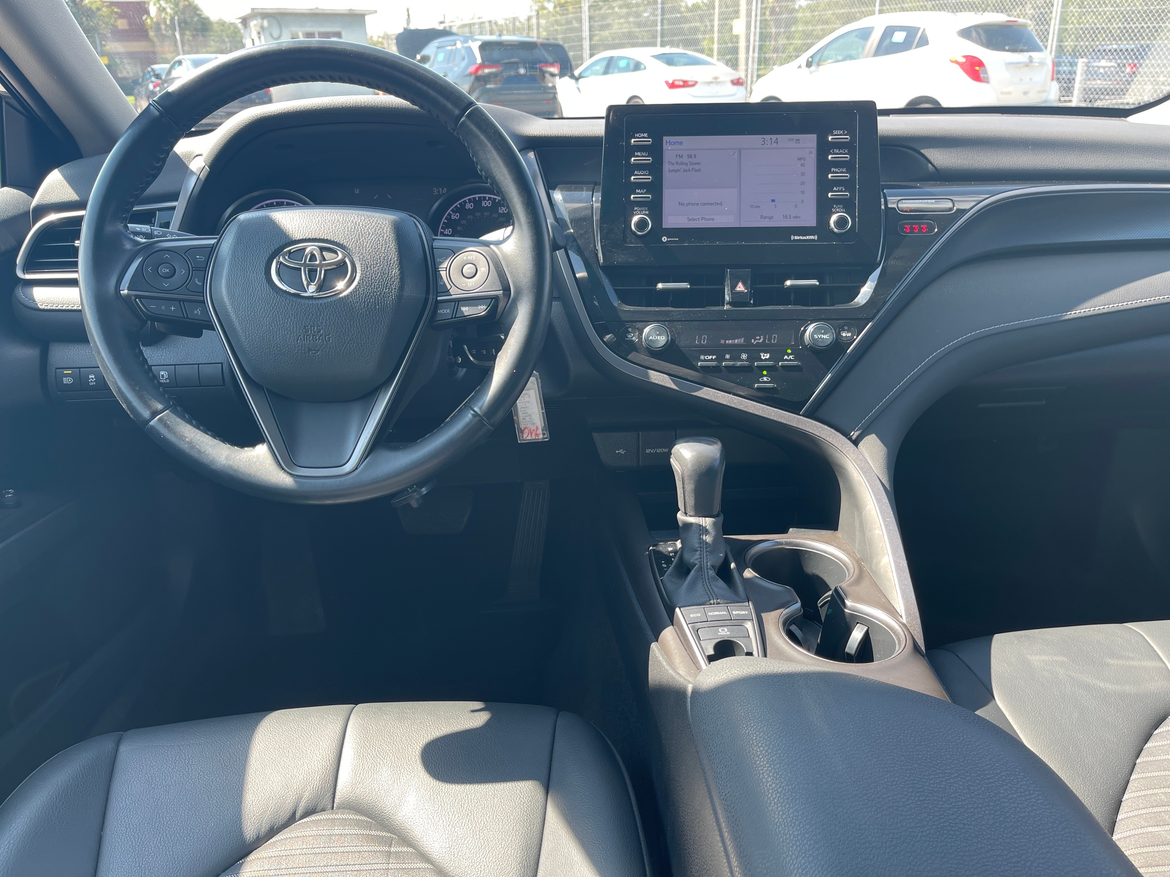 2022 Toyota Camry SE 3