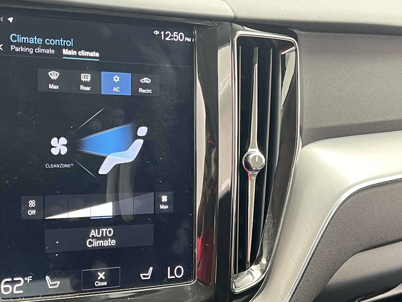 Thumbnail: 2019 Volvo XC60 - 4
