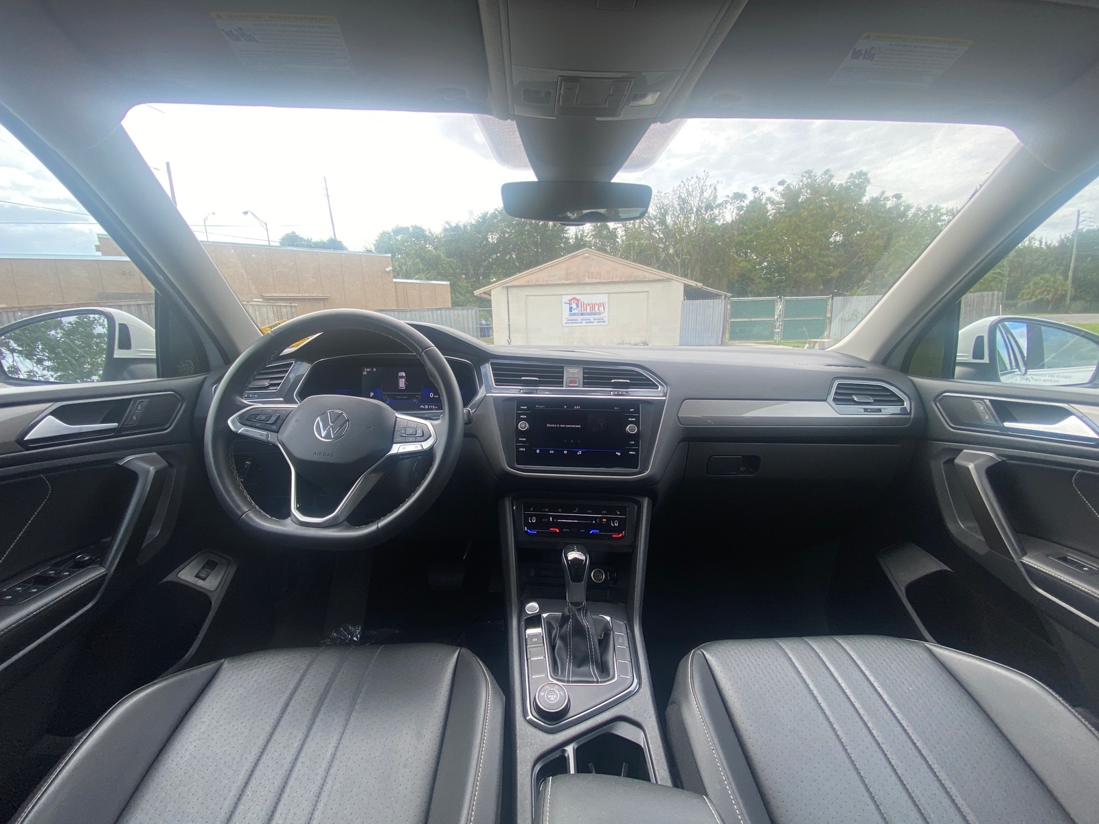 Thumbnail: 2022 Volkswagen Tiguan - 3