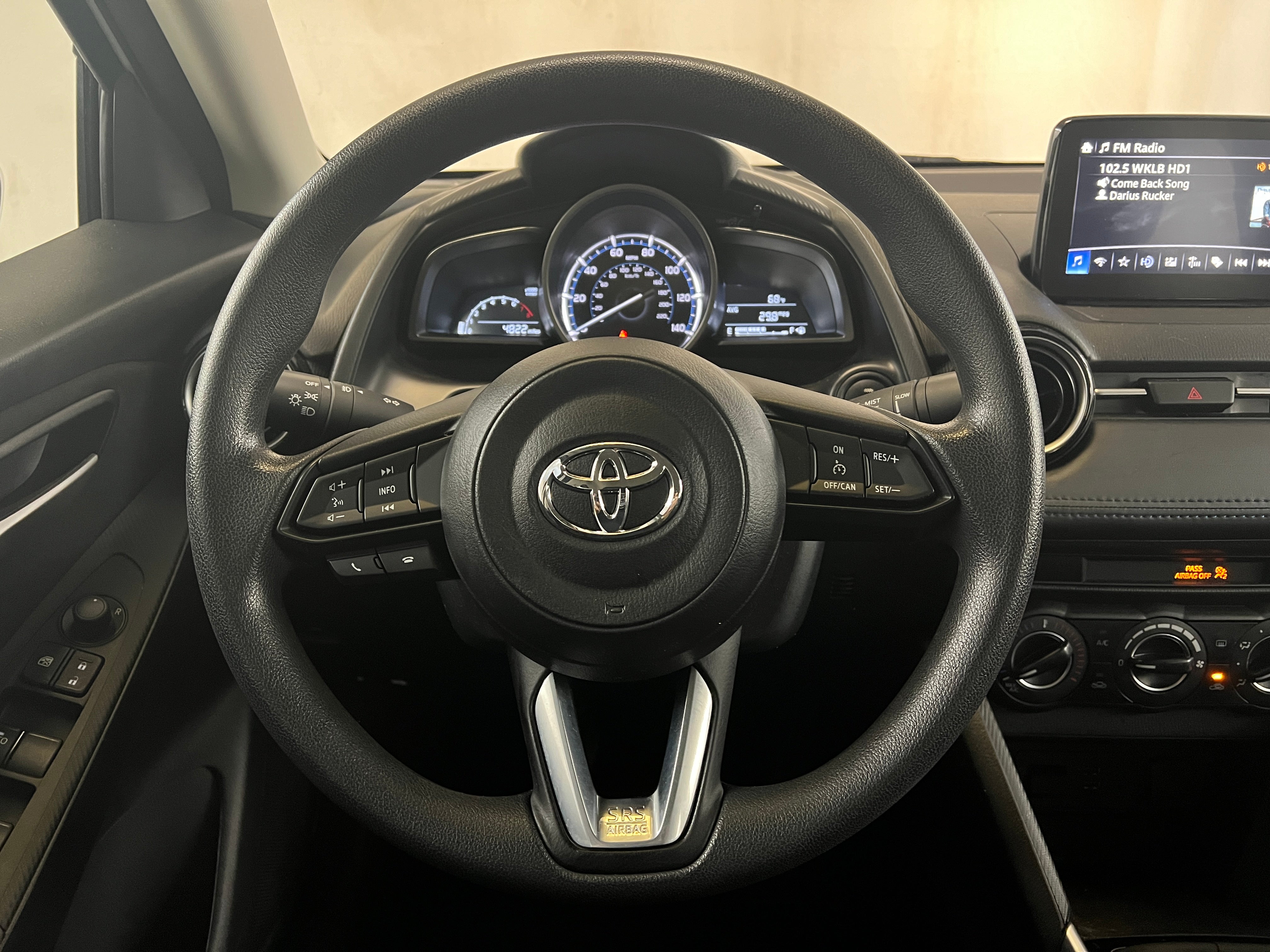 2019 Toyota Yaris LE 5