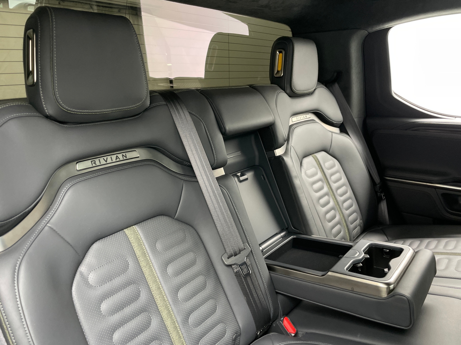 Thumbnail: 2022 Rivian R1T - 5
