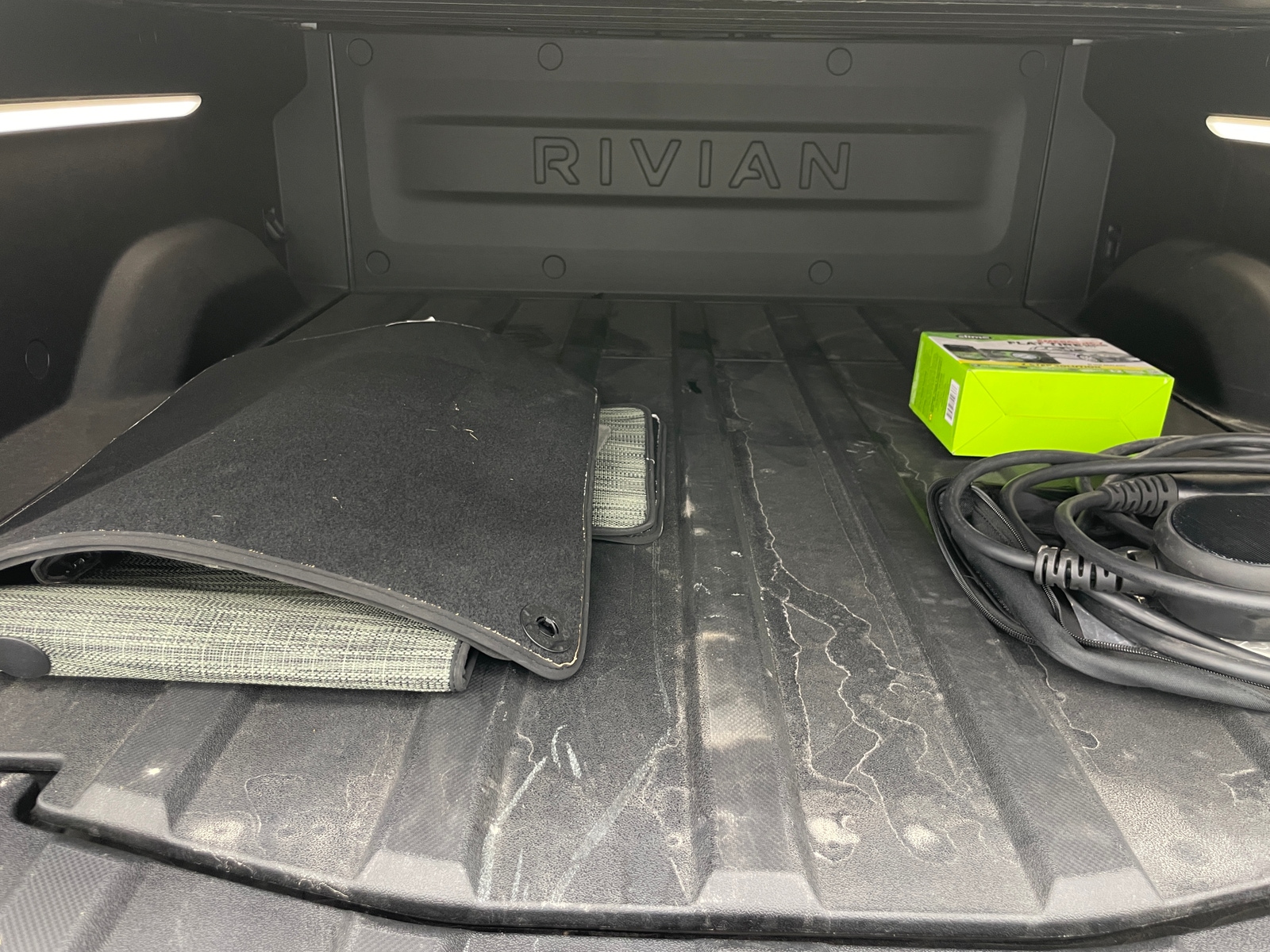 Thumbnail: 2022 Rivian R1T - 6