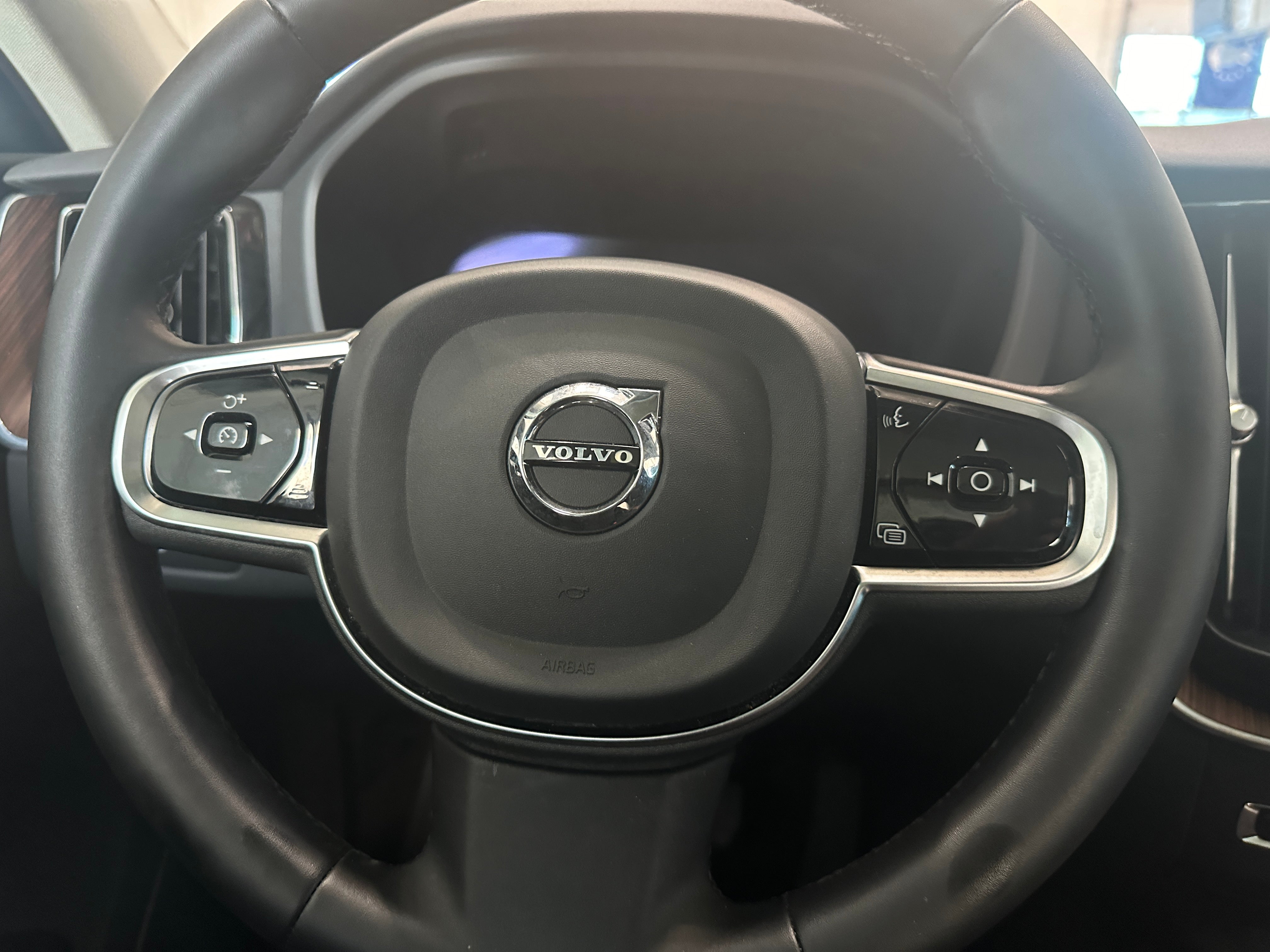 2023 Volvo XC60 B5 Plus 4