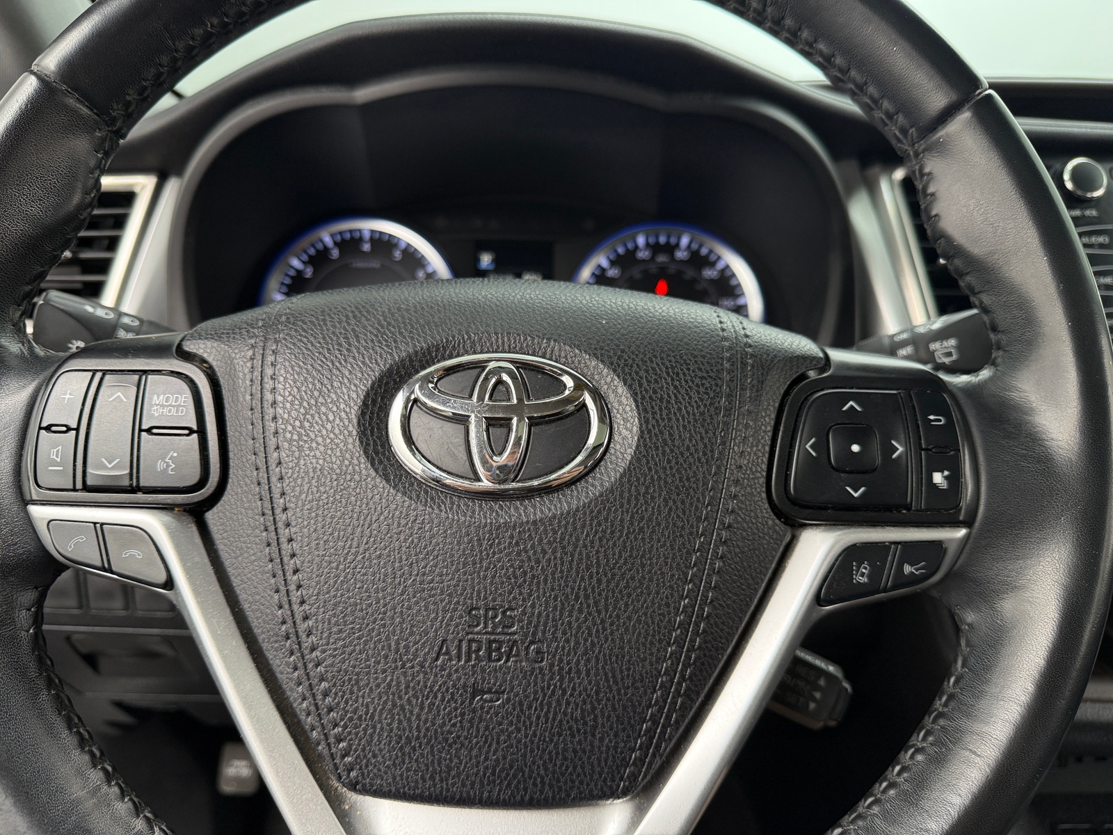 Thumbnail: 2019 Toyota Highlander - 4