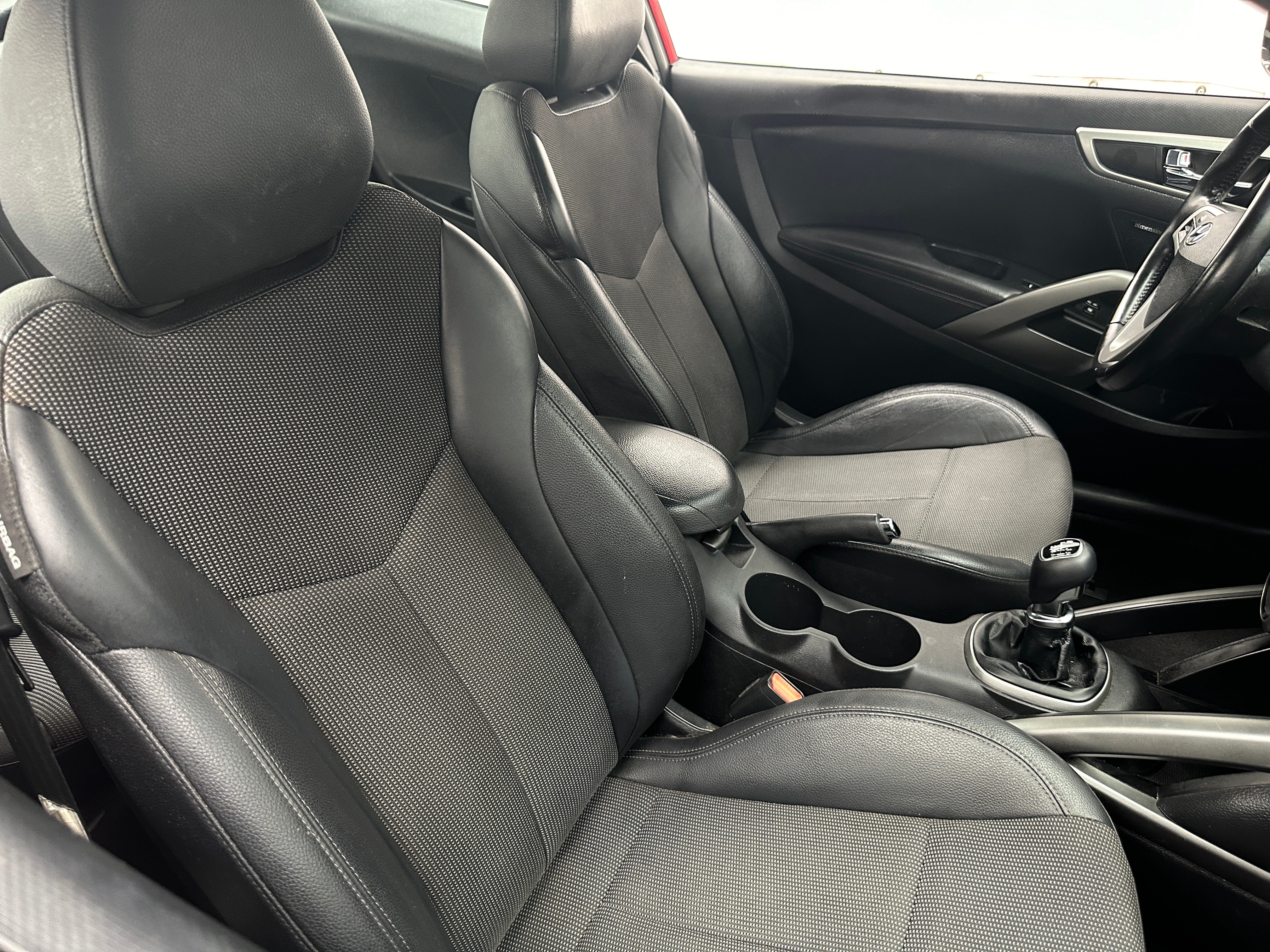 2014 Hyundai Veloster Base 2