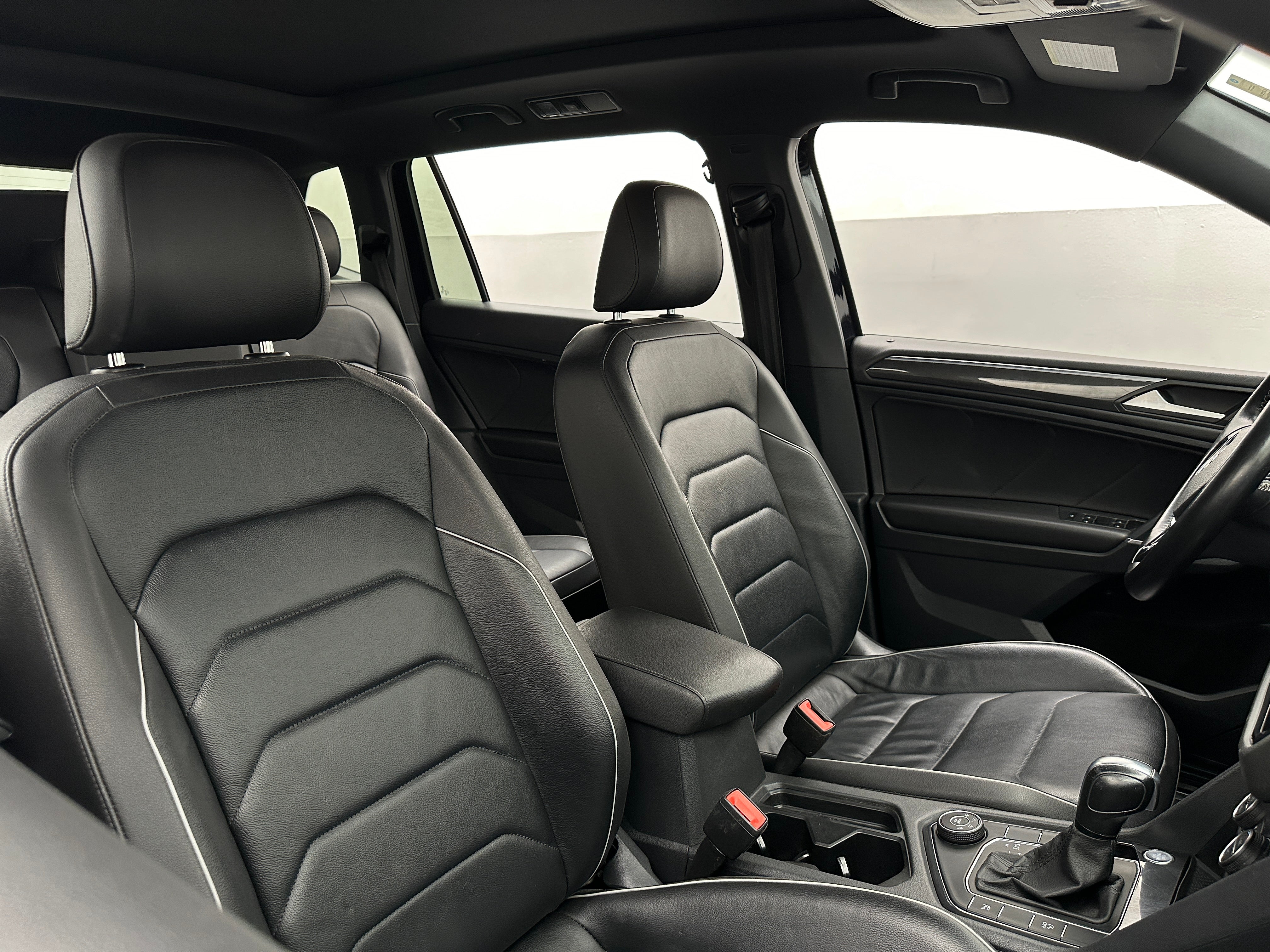 2020 Volkswagen Tiguan SE R-Line 2