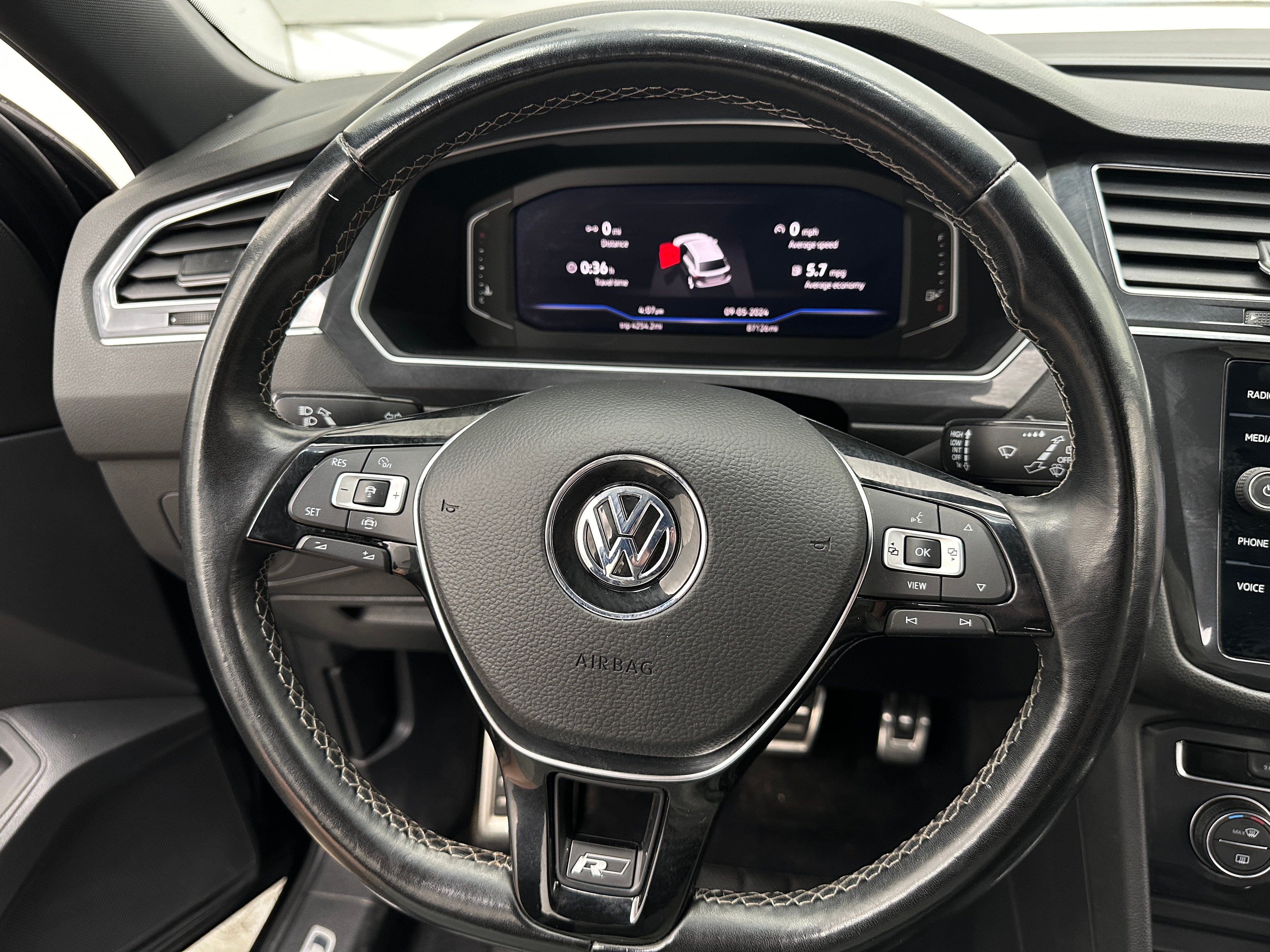 2020 Volkswagen Tiguan SE R-Line 5