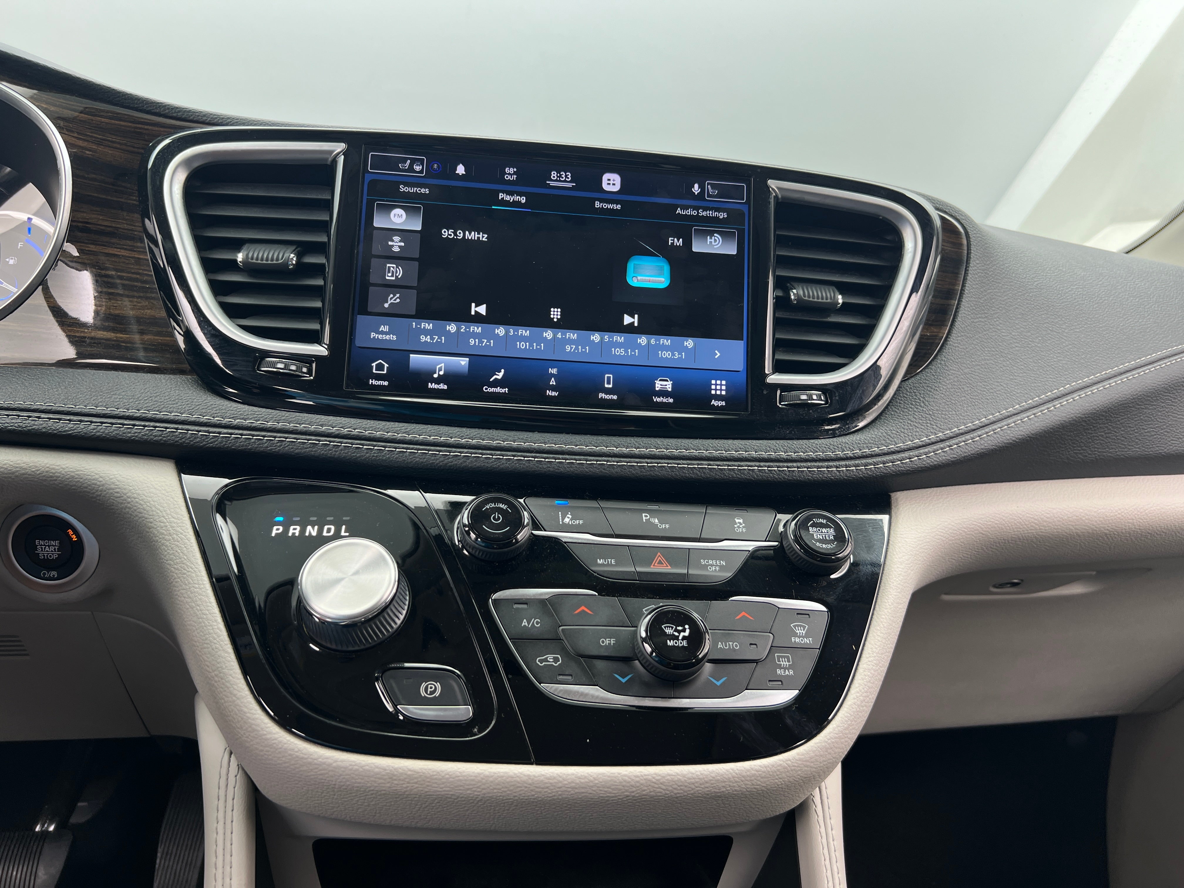 2021 Chrysler Pacifica Hybrid Limited 4