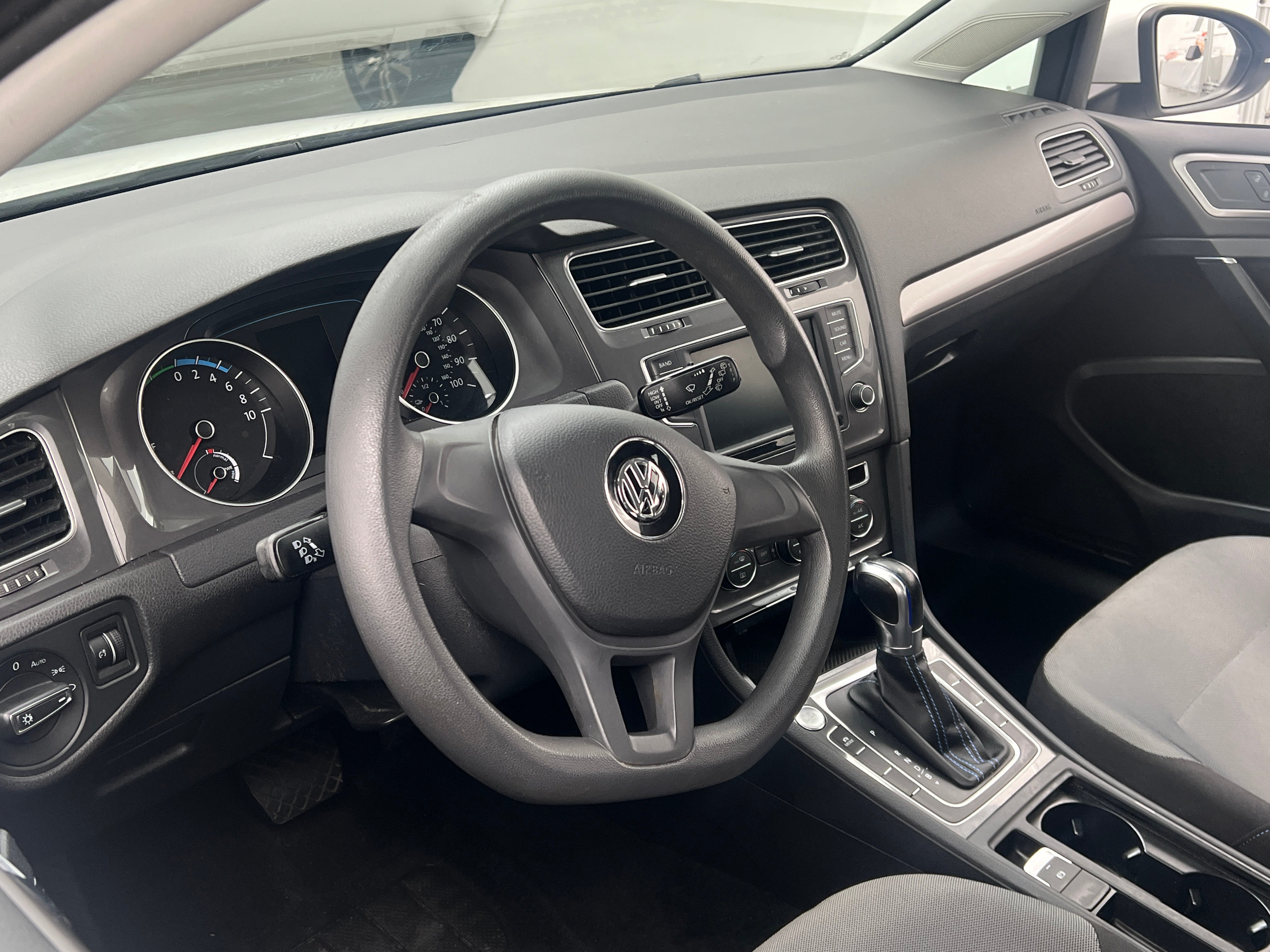 2016 Volkswagen e-Golf SE 5