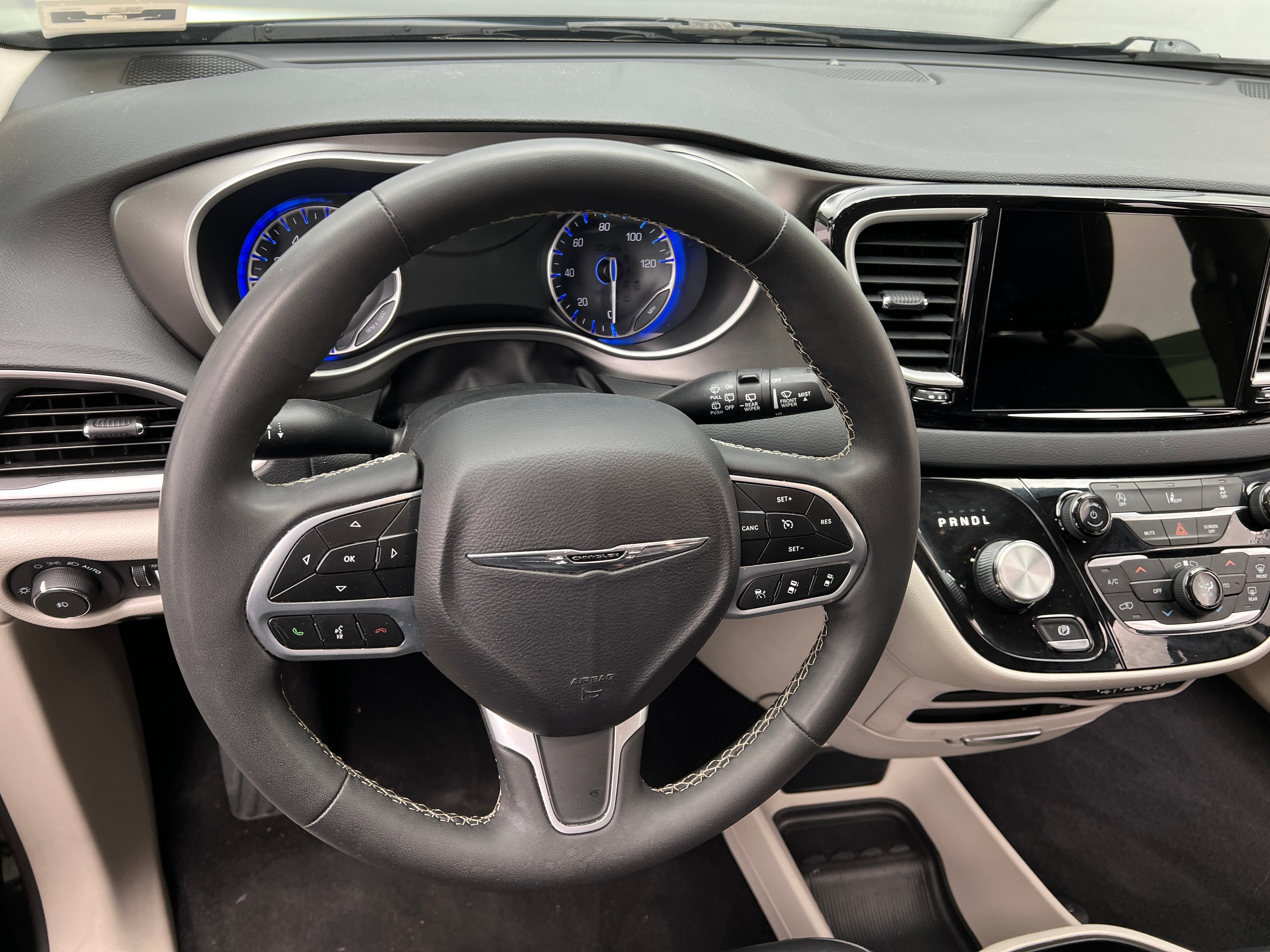 2022 Chrysler Pacifica Touring L 5