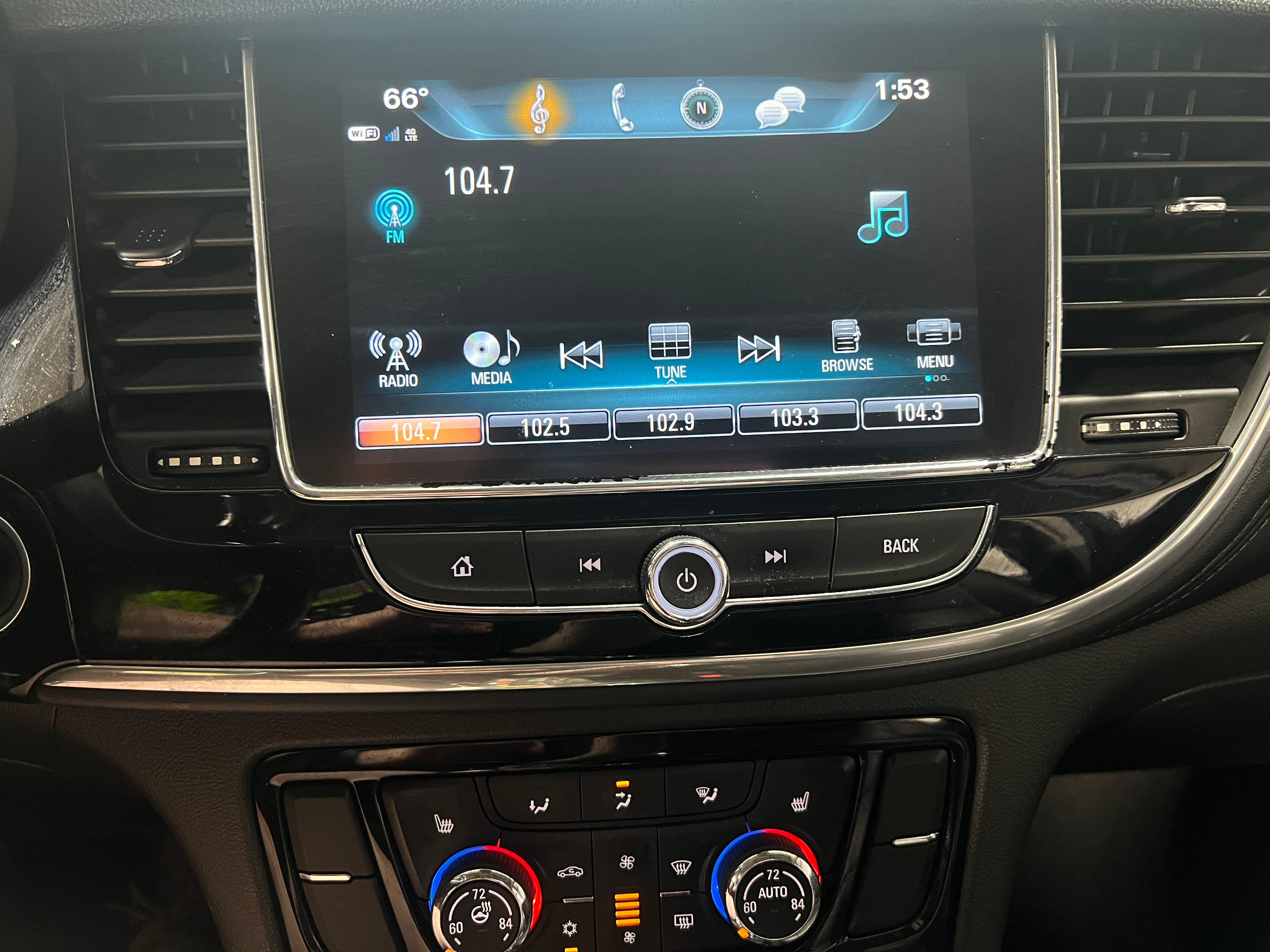 2019 Buick Encore Essence 3