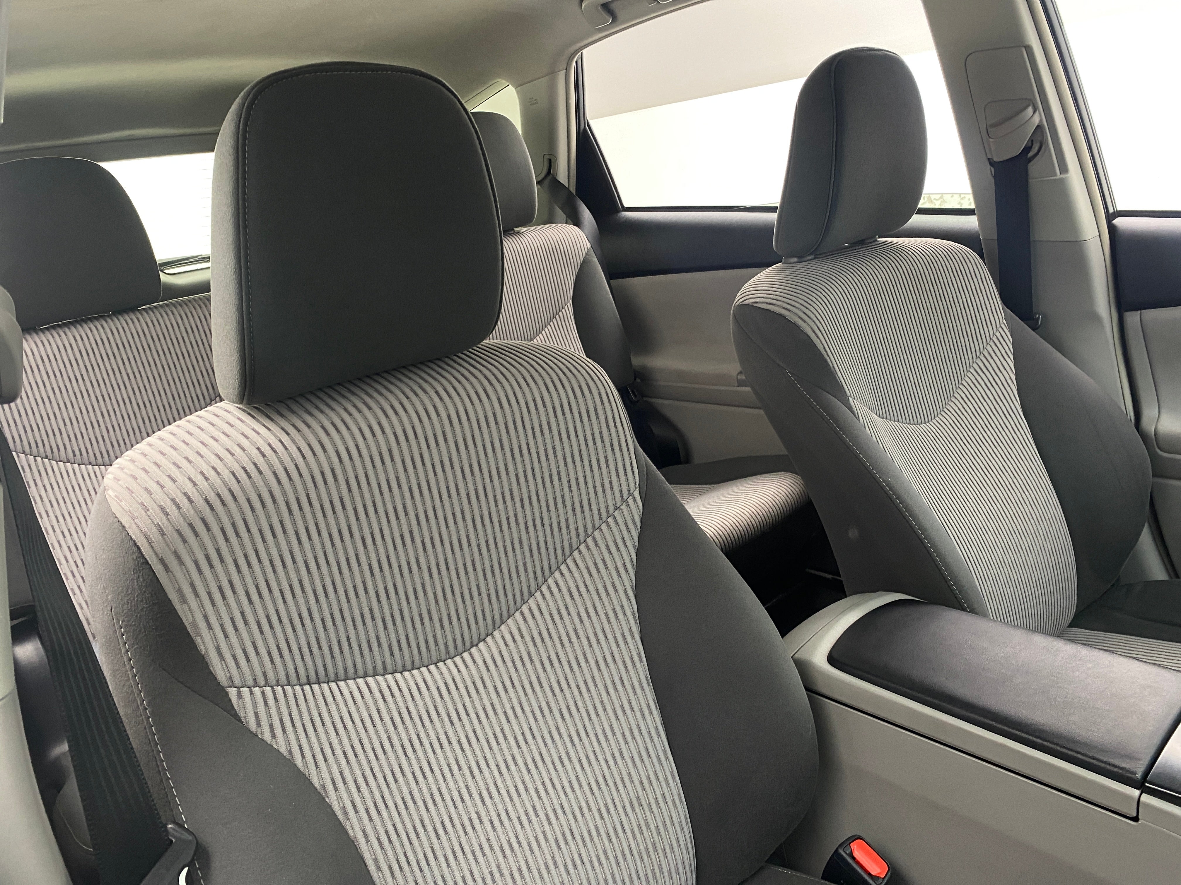 2016 Toyota Prius v Three 2
