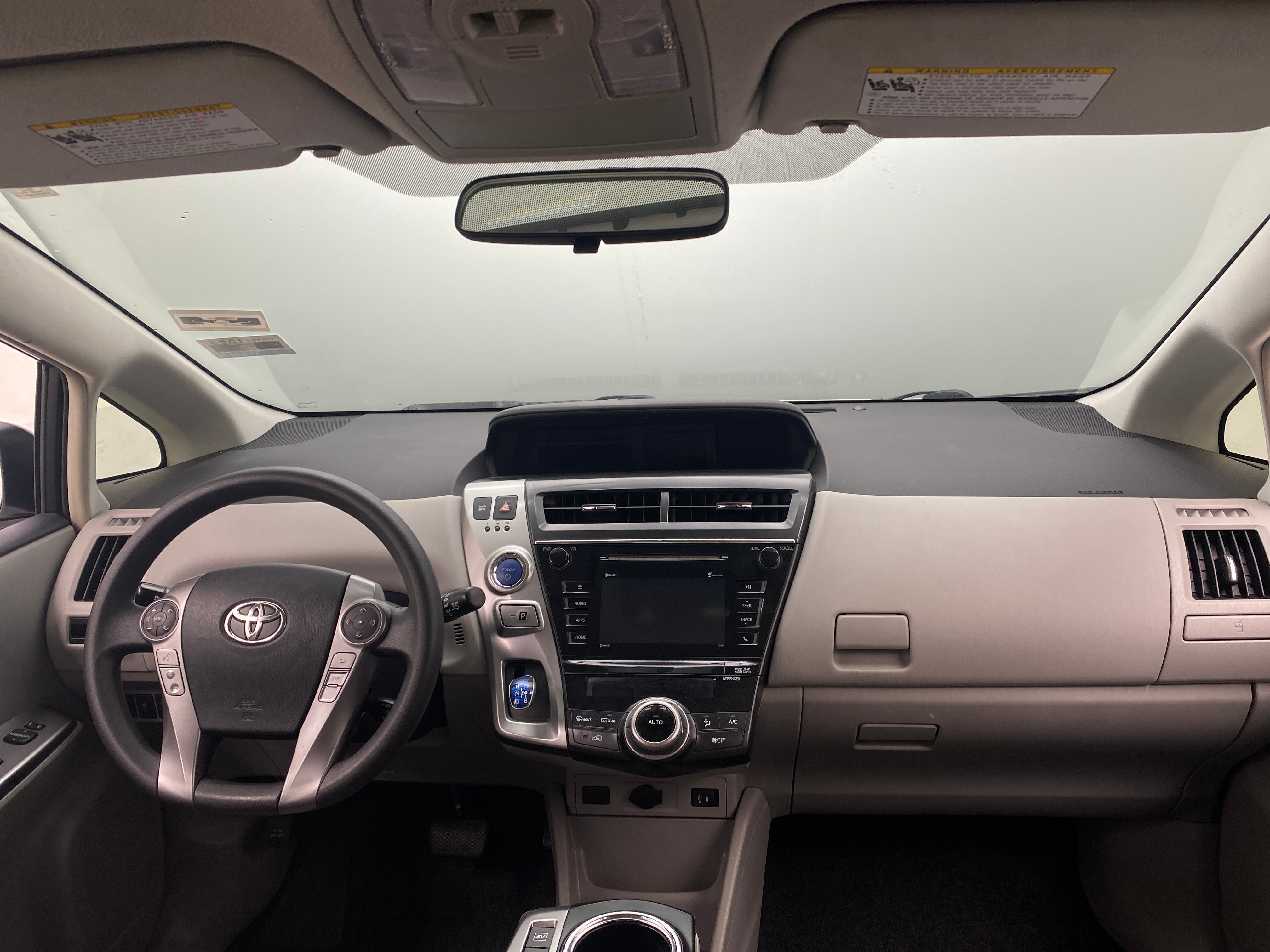 2016 Toyota Prius v Three 3