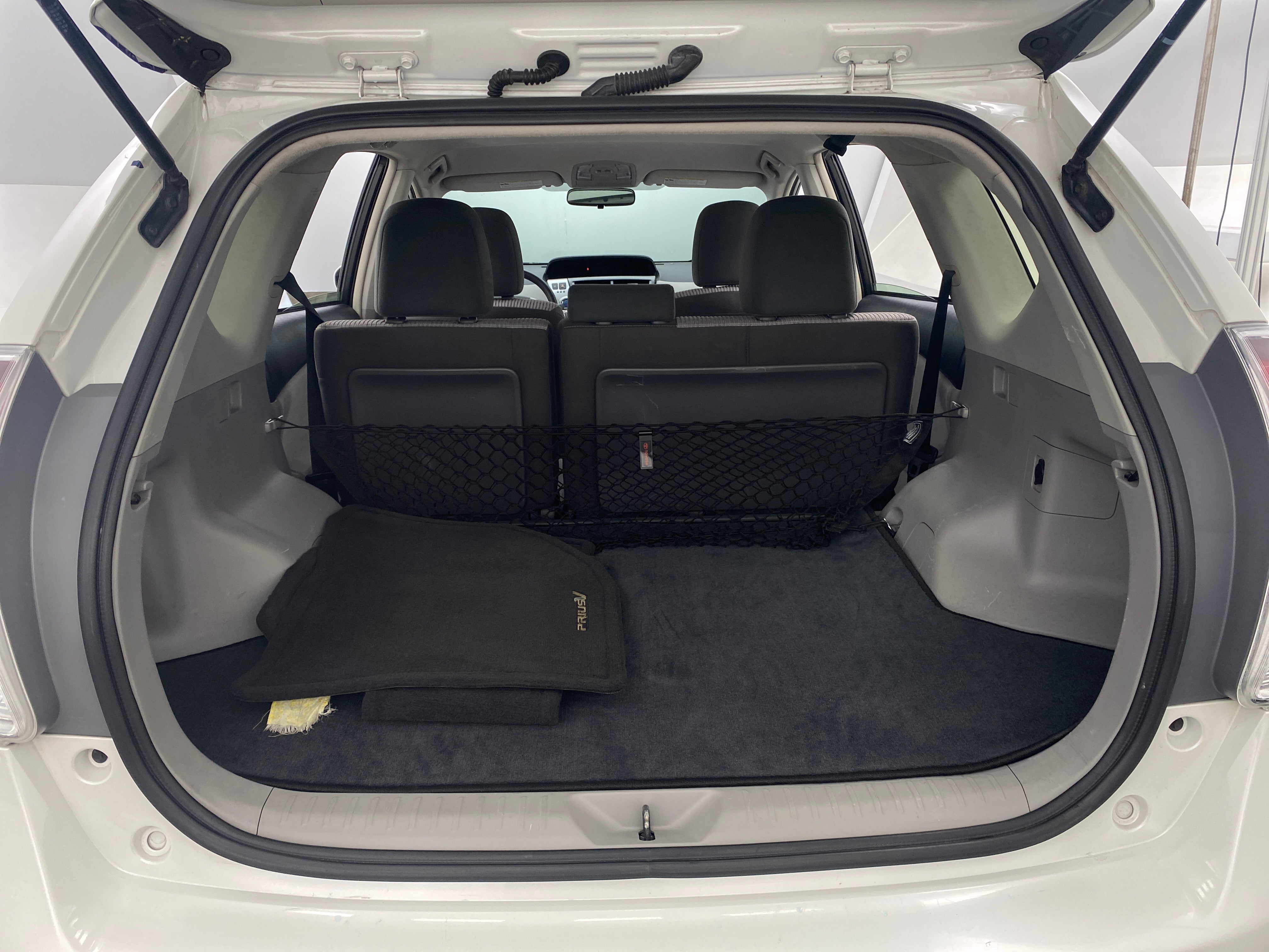 2016 Toyota Prius v Three 7