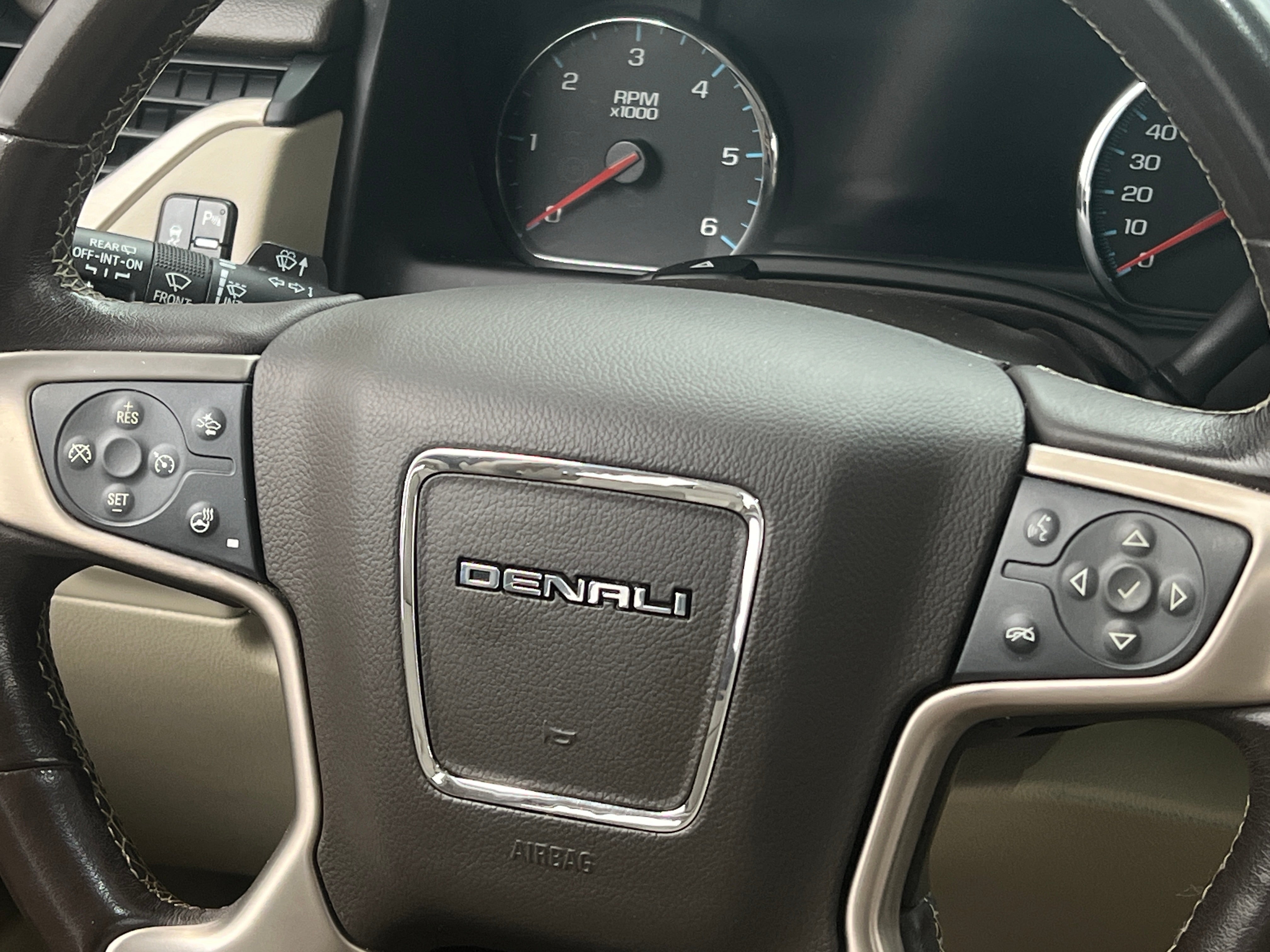 2020 GMC Yukon XL Denali 5