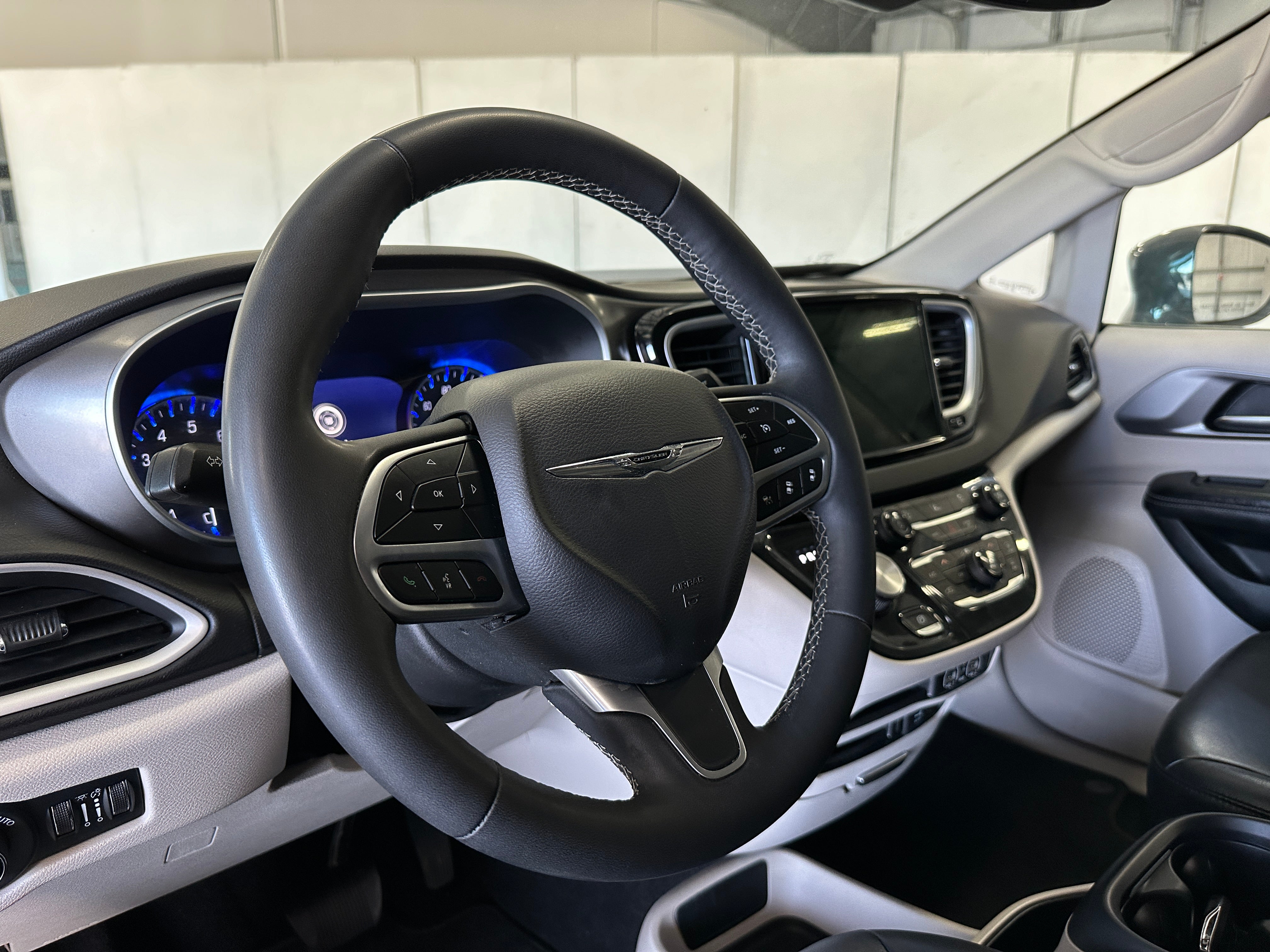 2022 Chrysler Pacifica Touring L 5