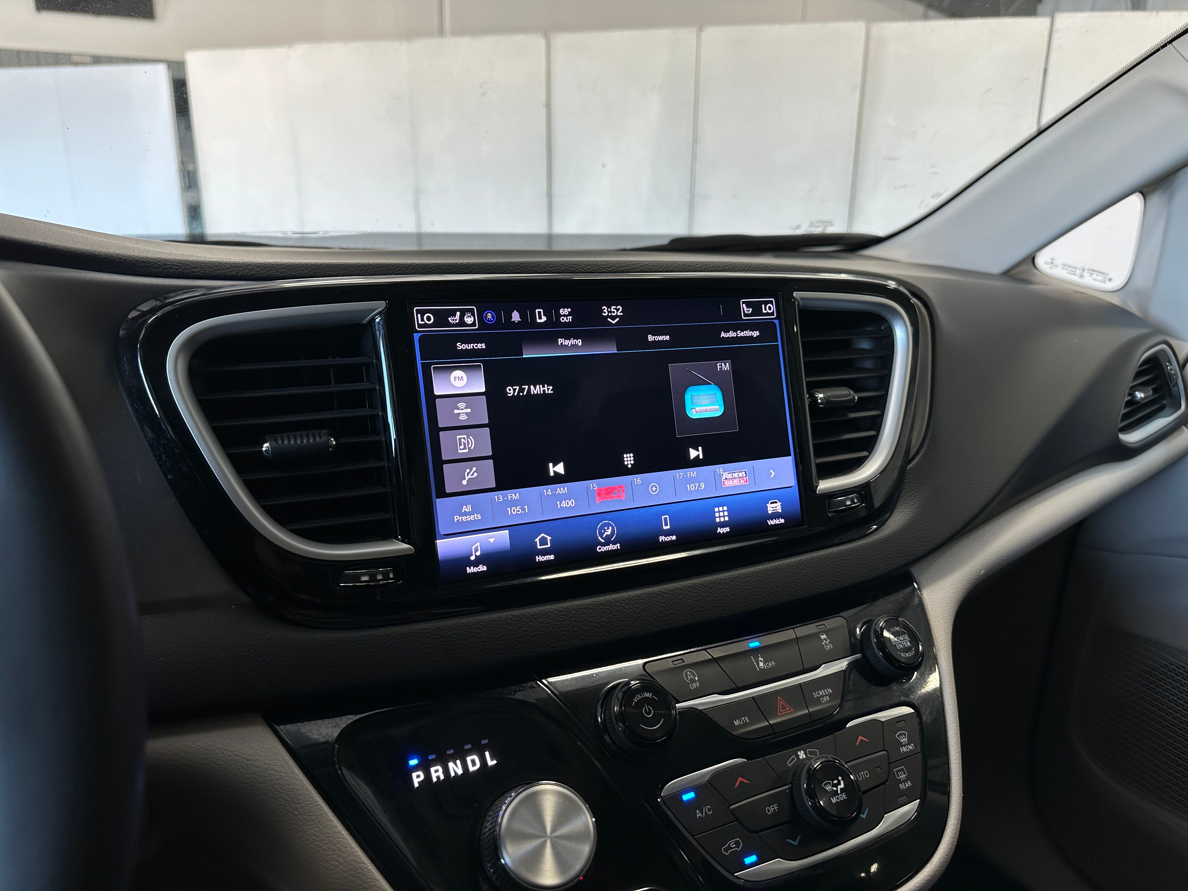 2022 Chrysler Pacifica Touring L 4