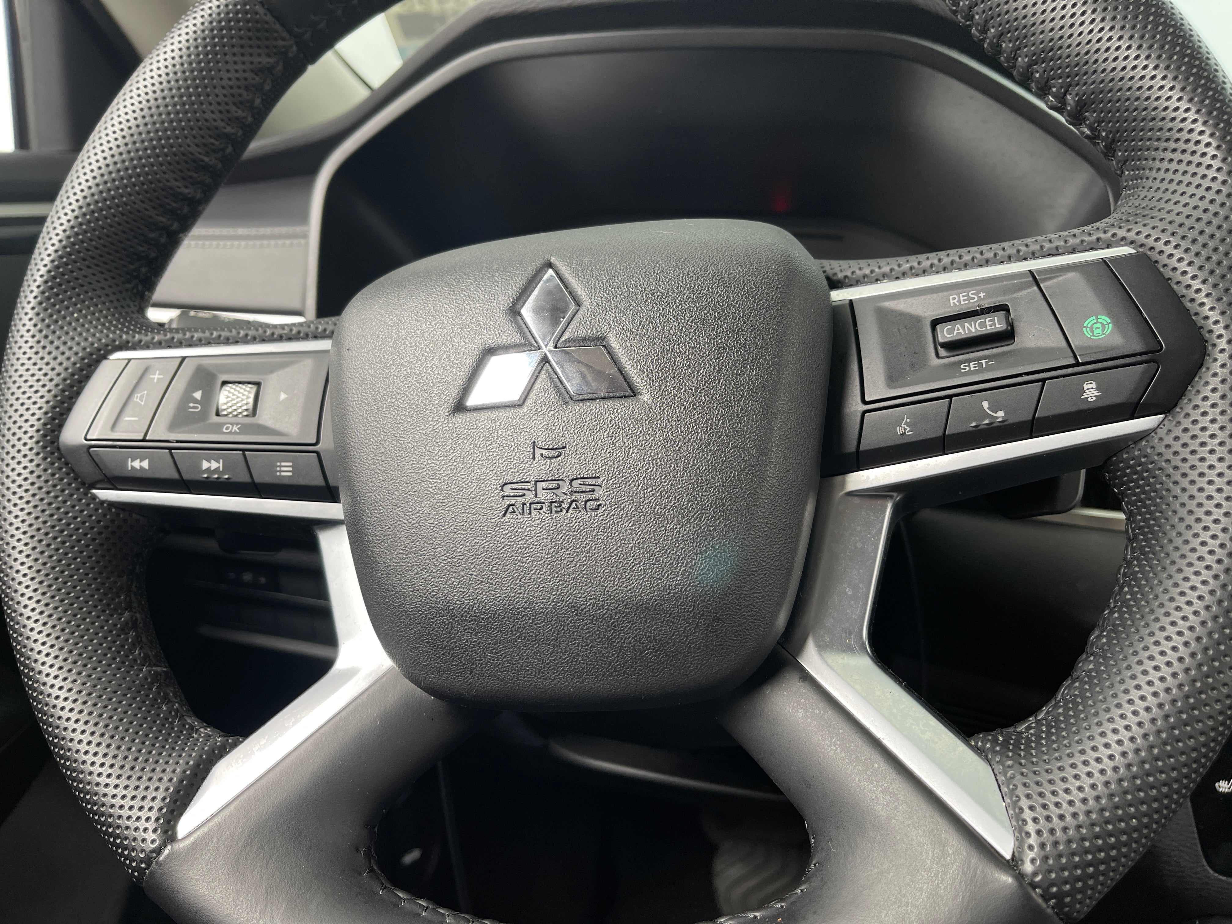 2023 Mitsubishi Outlander SE 4