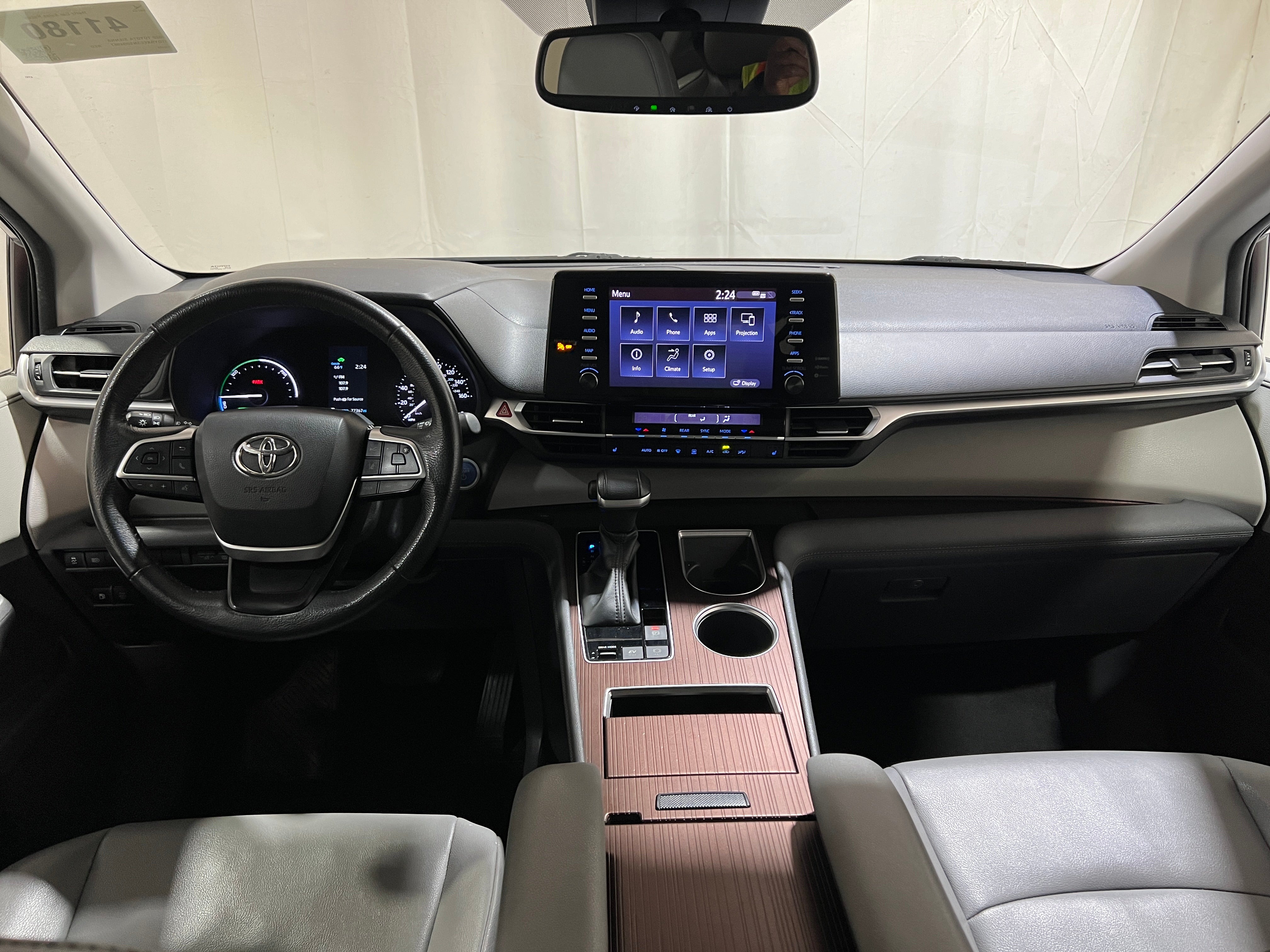 2022 Toyota Sienna XLE 3