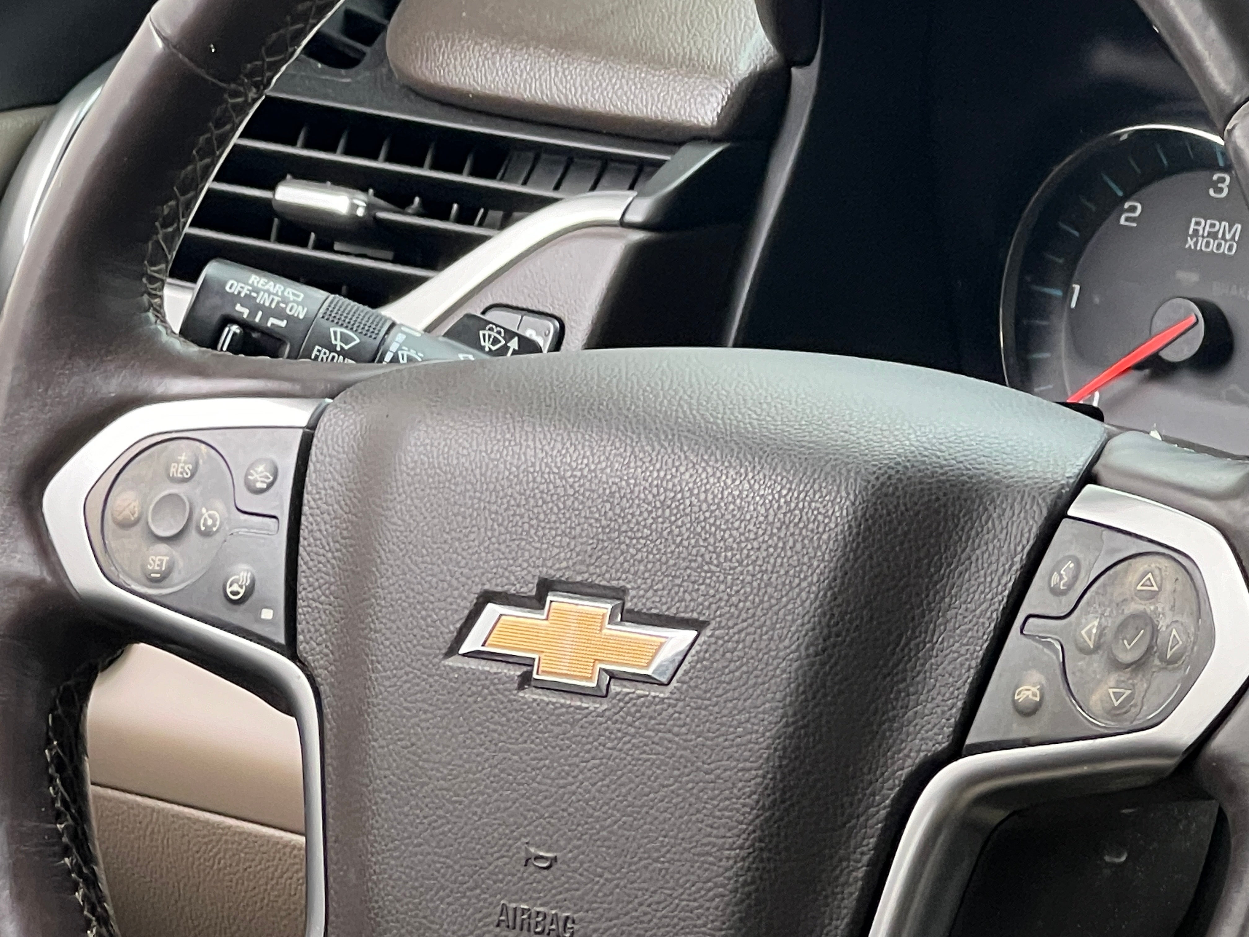 2015 Chevrolet Suburban LT 4