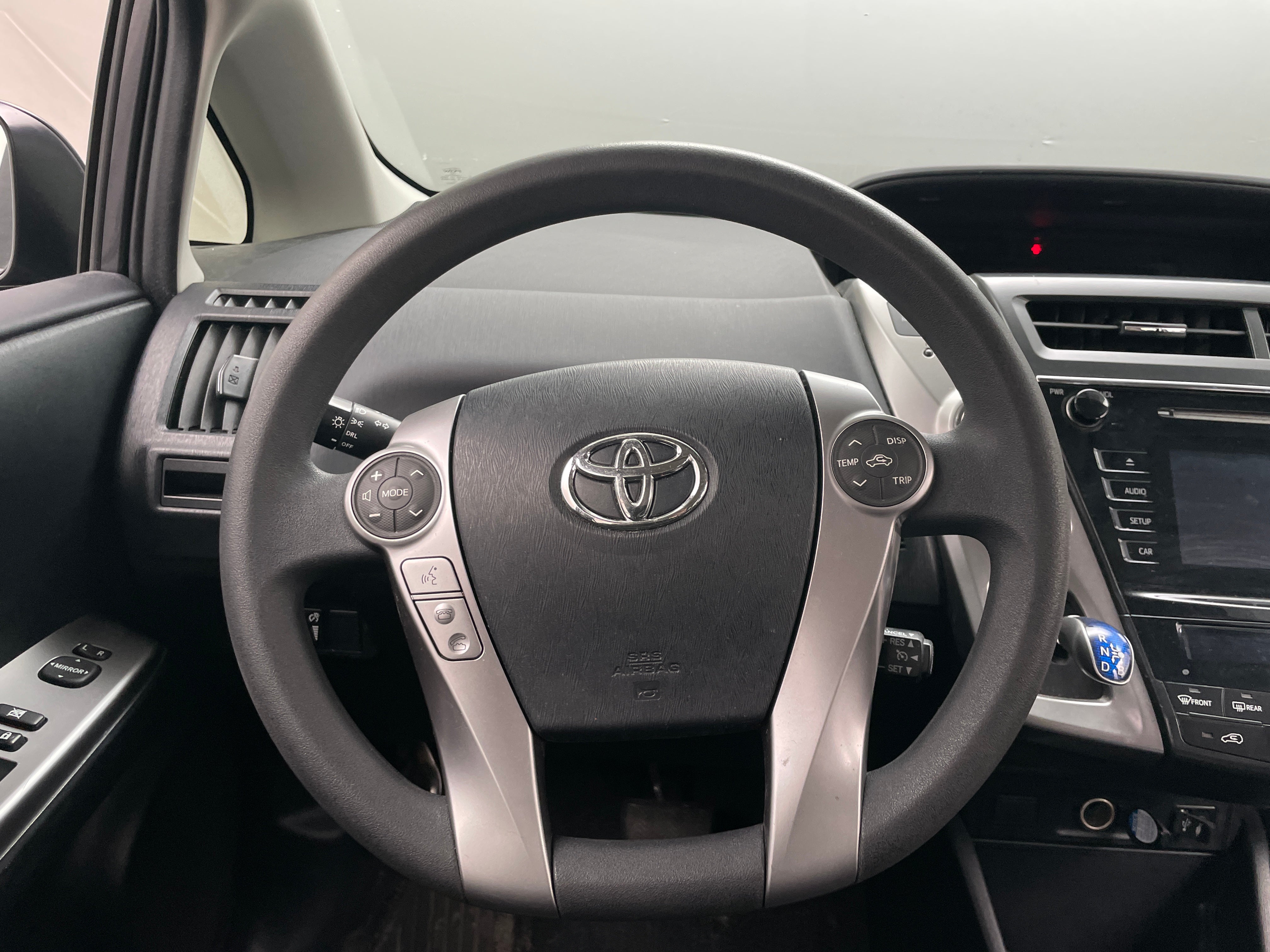 2016 Toyota Prius v Two 5