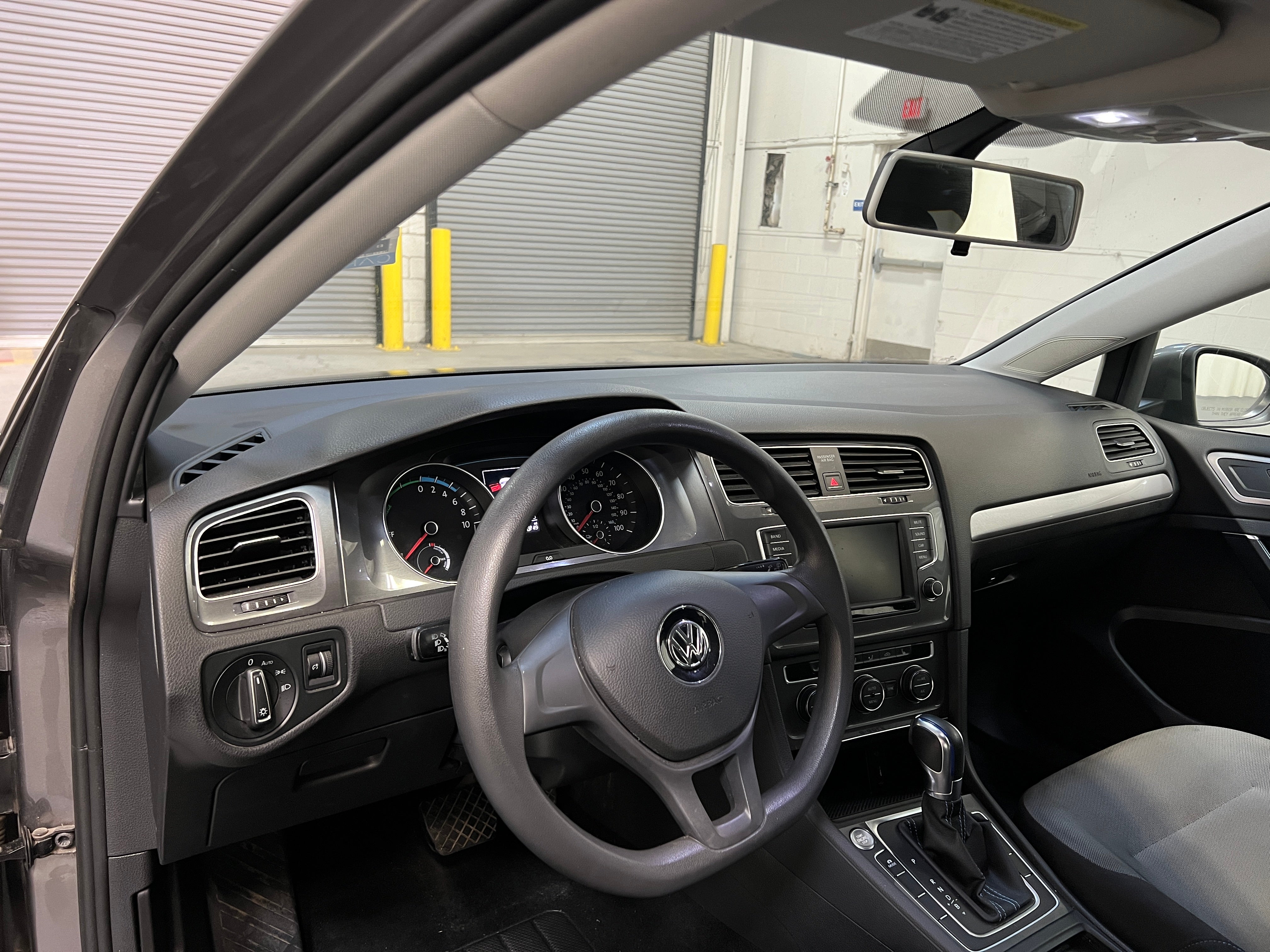 2016 Volkswagen e-Golf SE 3