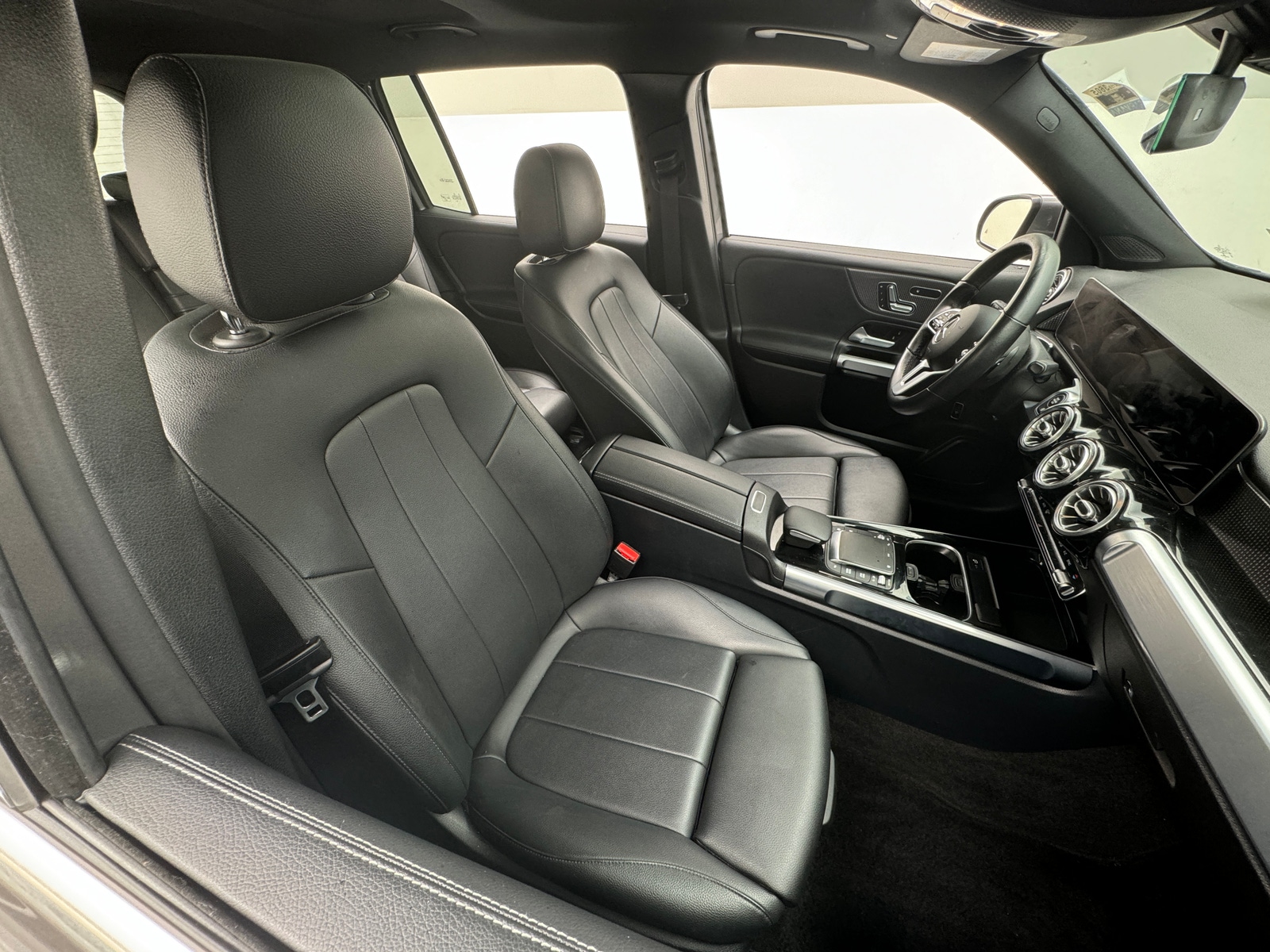 Thumbnail: 2021 Mercedes-Benz GLB - 2