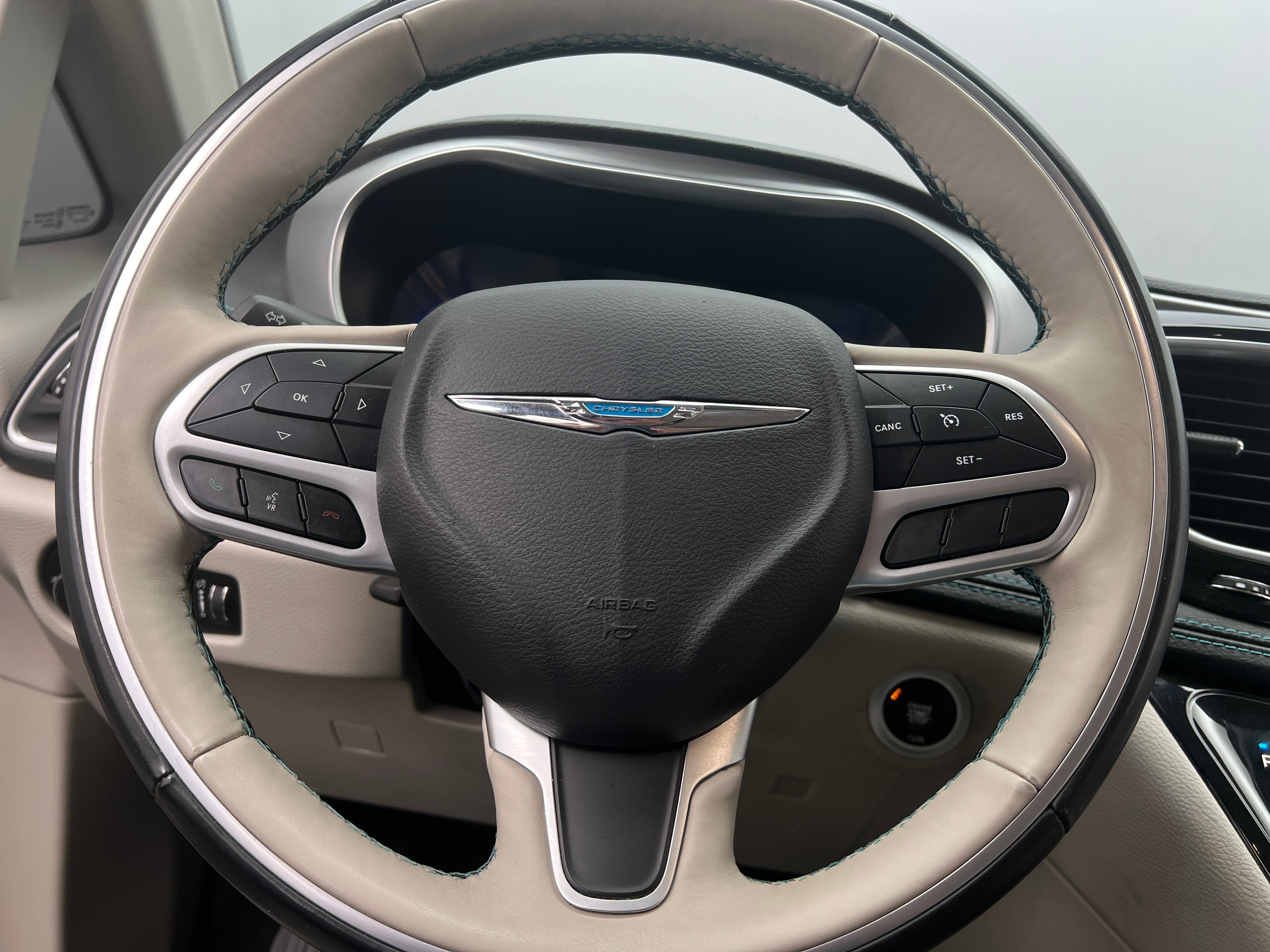 2018 Chrysler Pacifica Hybrid Limited 4