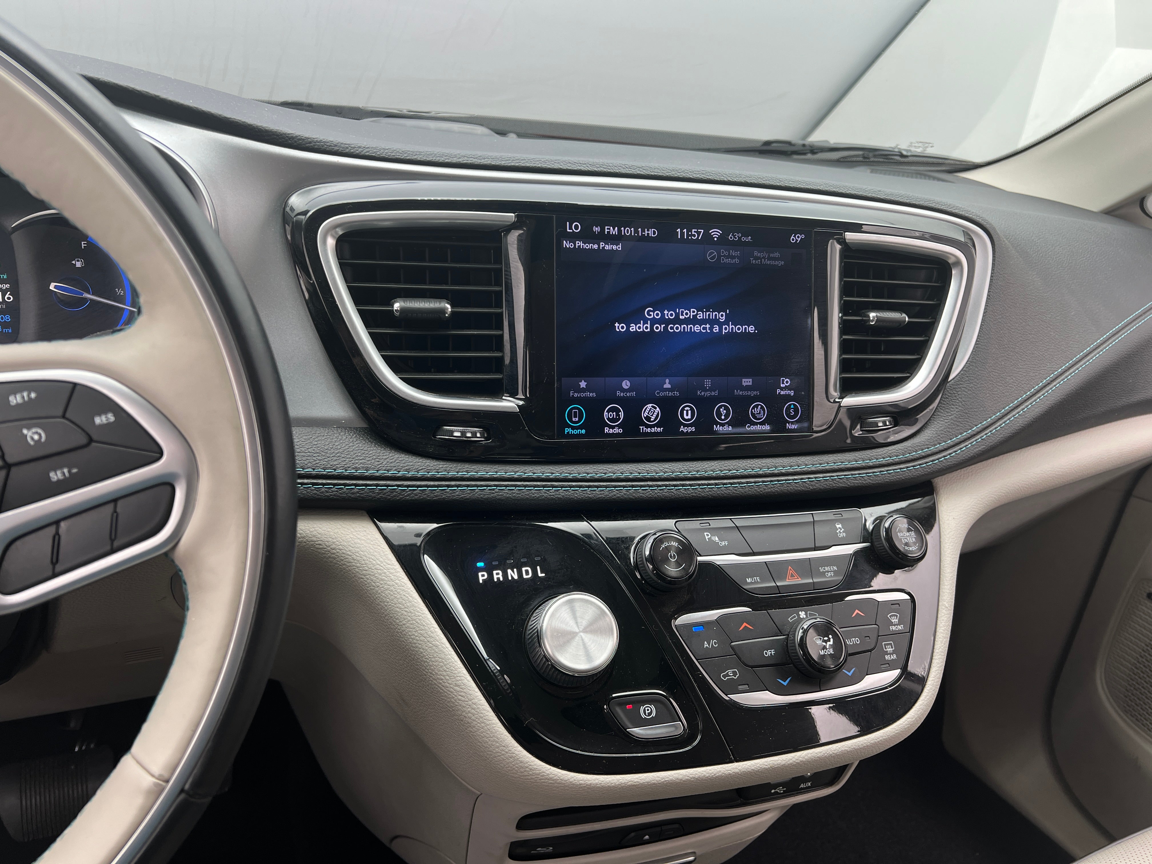 2018 Chrysler Pacifica Hybrid Limited 3