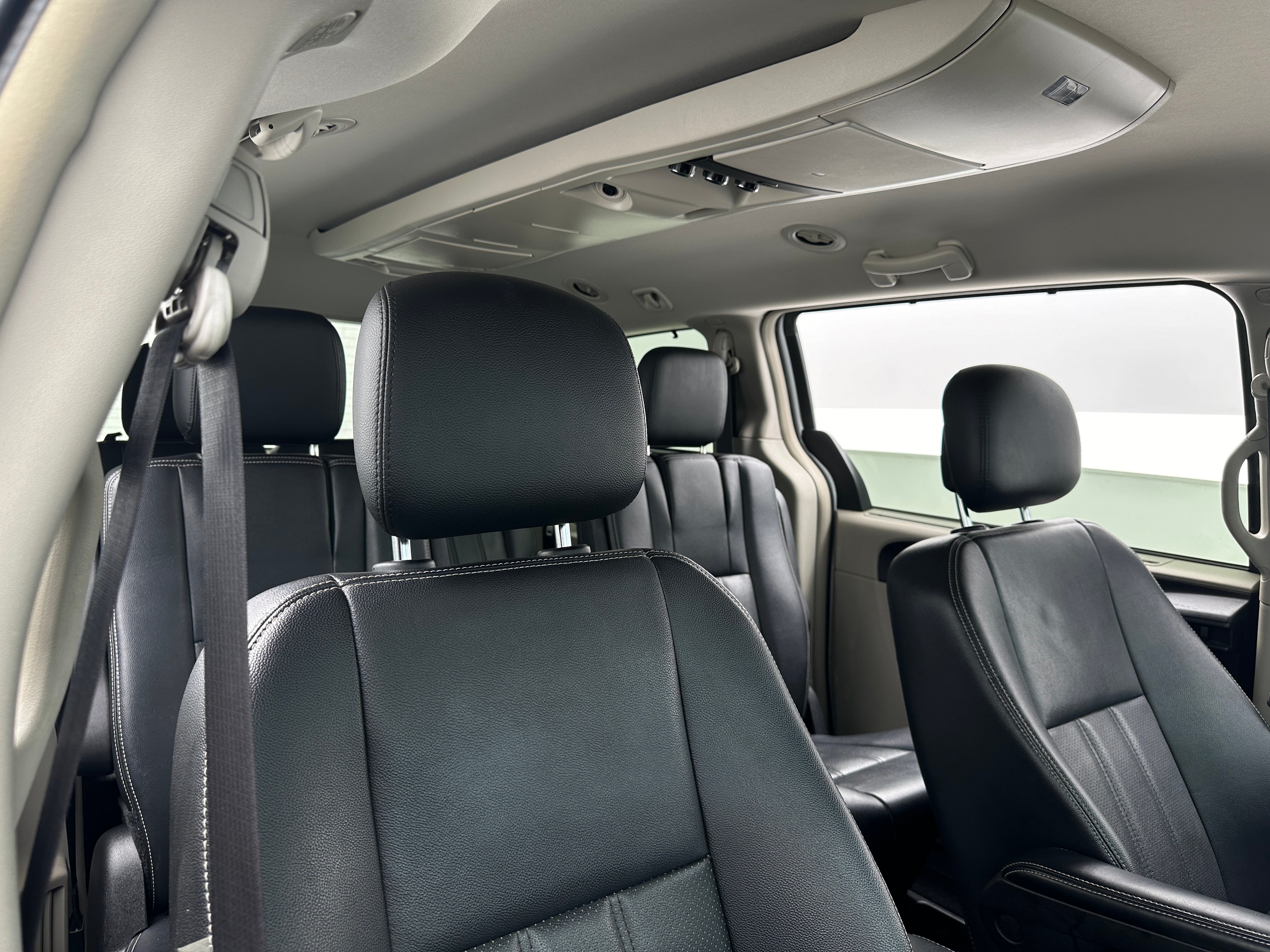 2015 Chrysler Town & Country Touring 2