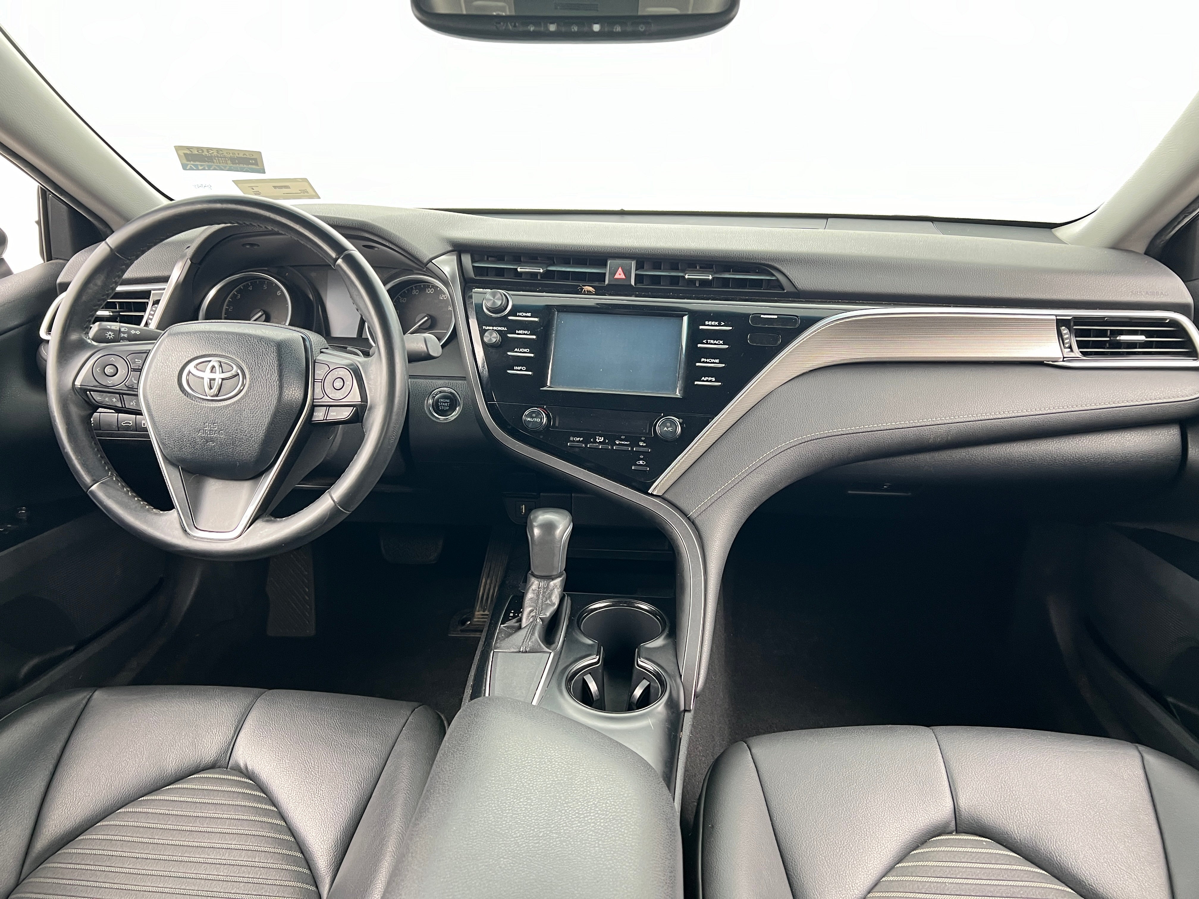 2018 Toyota Camry SE 3