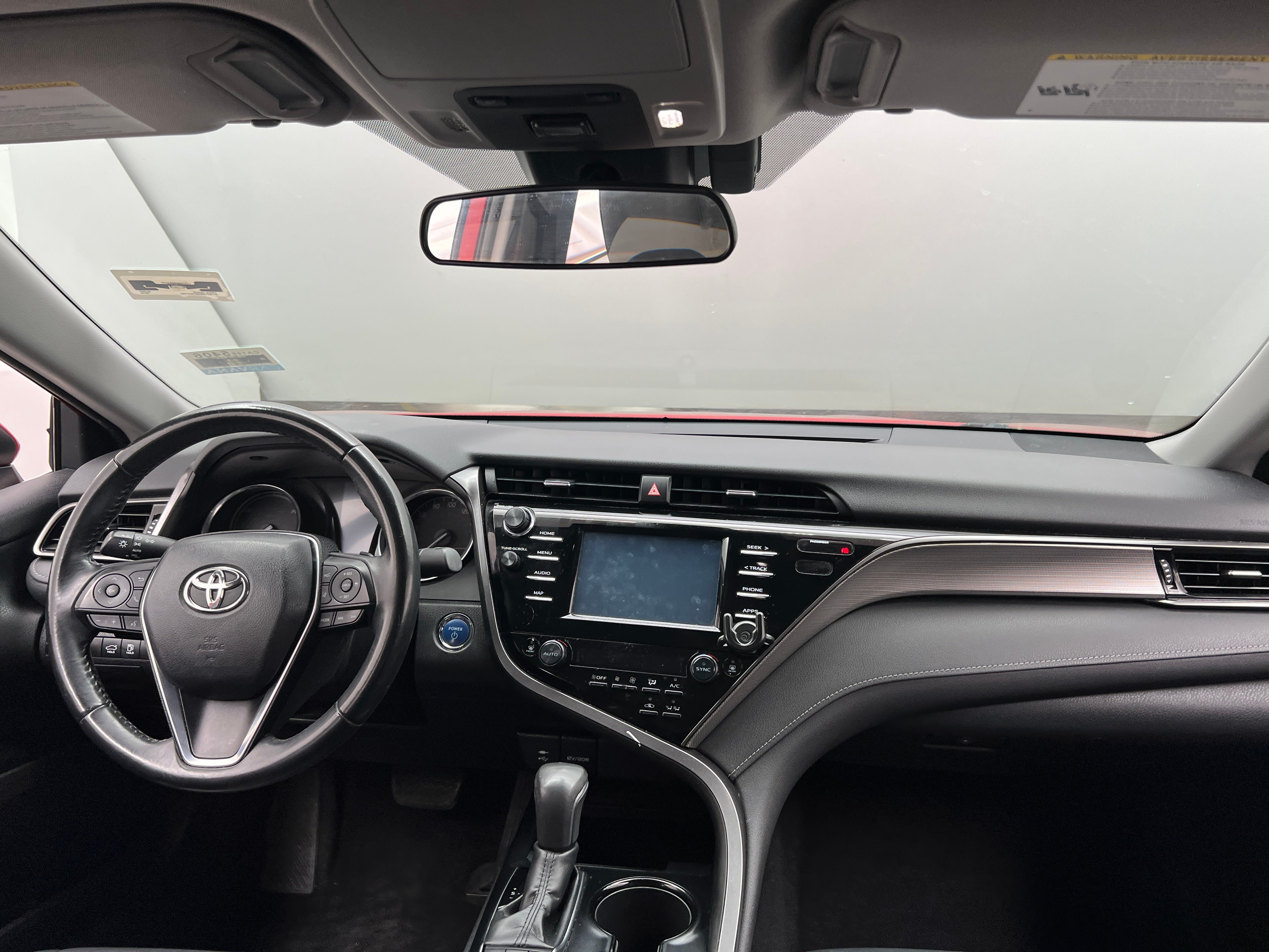 2019 Toyota Camry SE 3