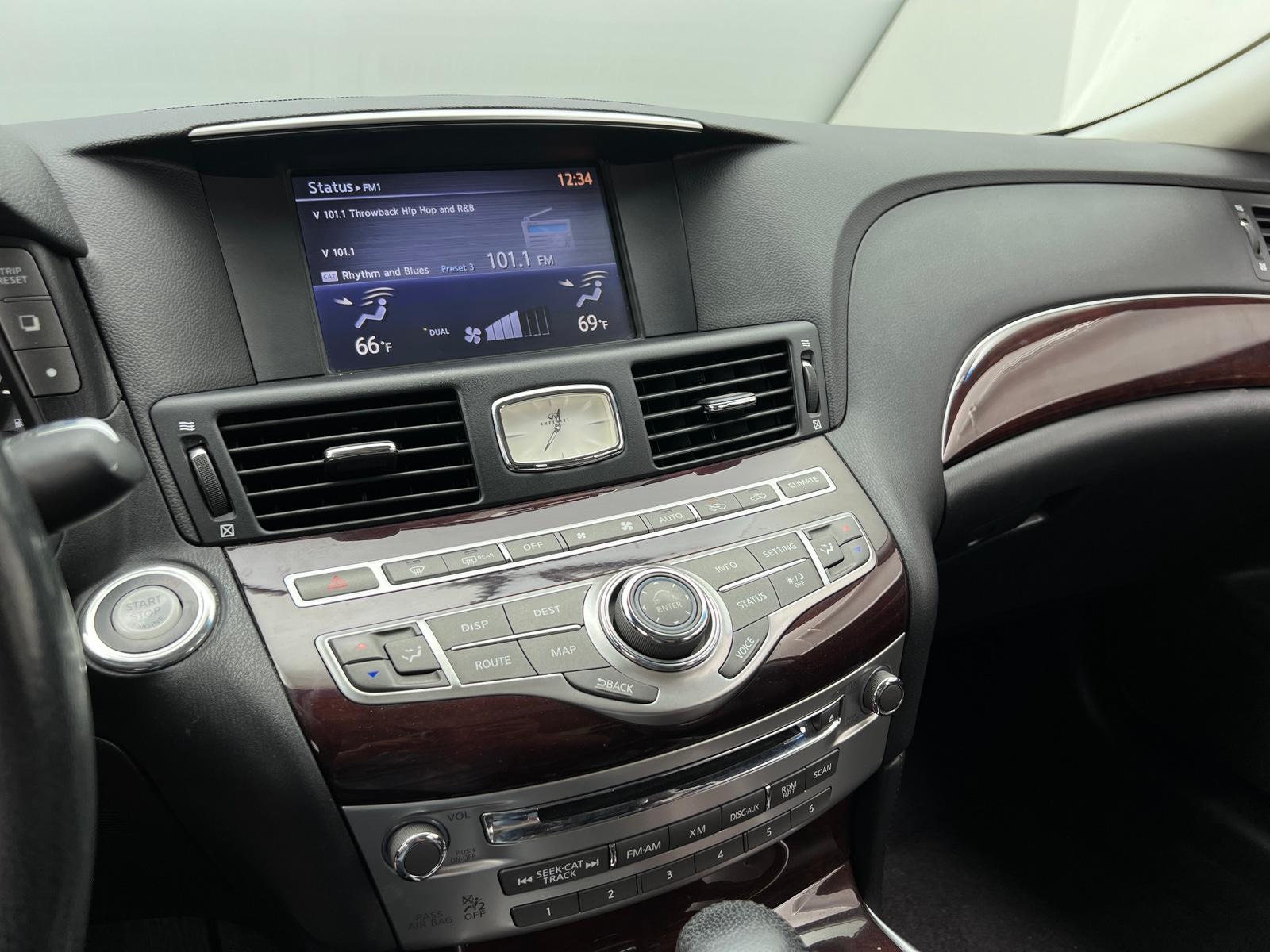 Thumbnail: 2012 INFINITI M37 - 4