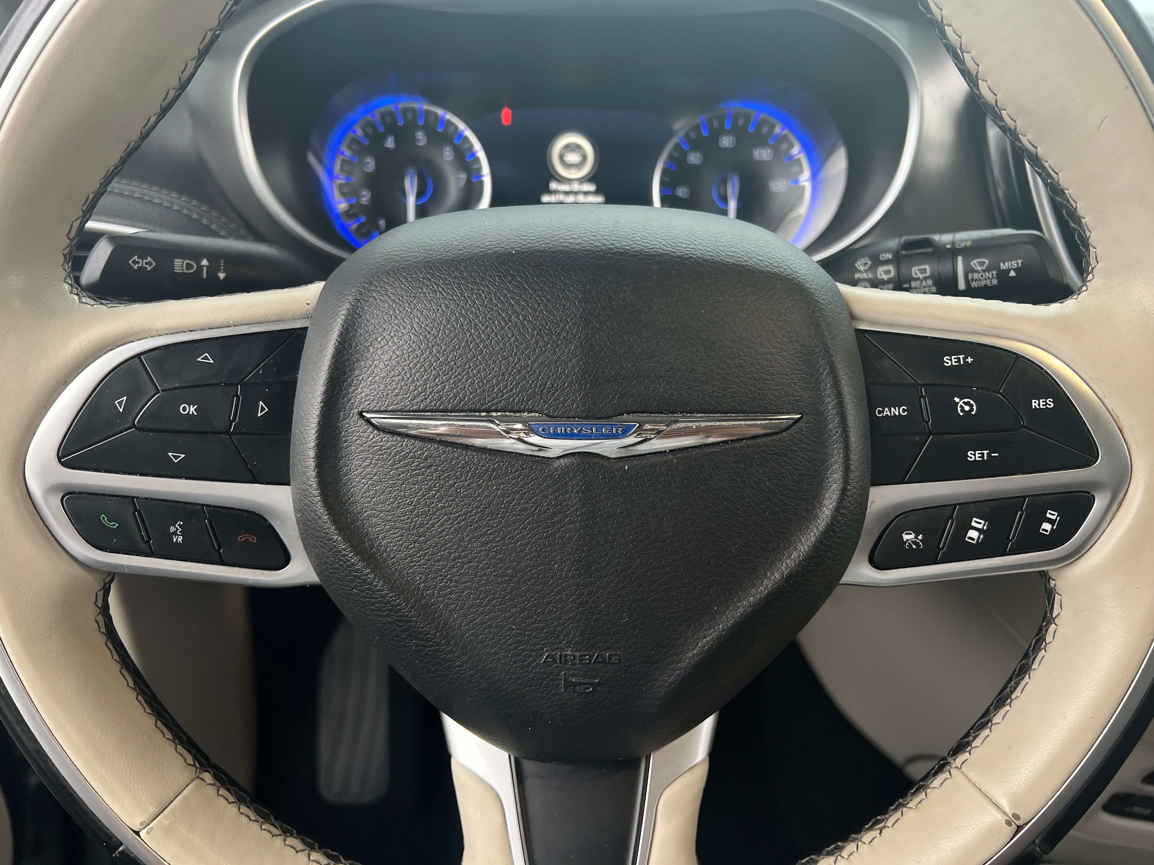 Thumbnail: 2018 Chrysler Pacifica - 4
