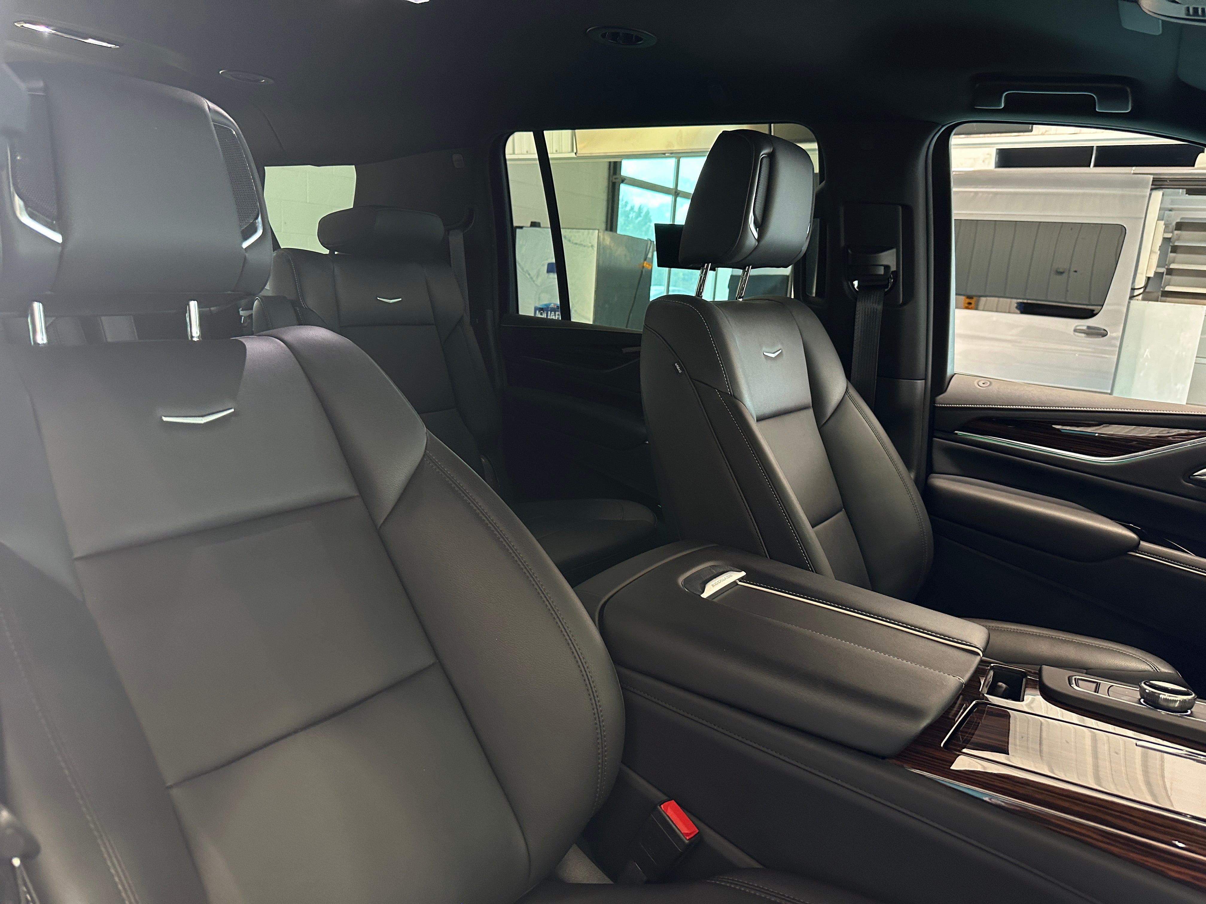 2022 Cadillac Escalade ESV Luxury 2