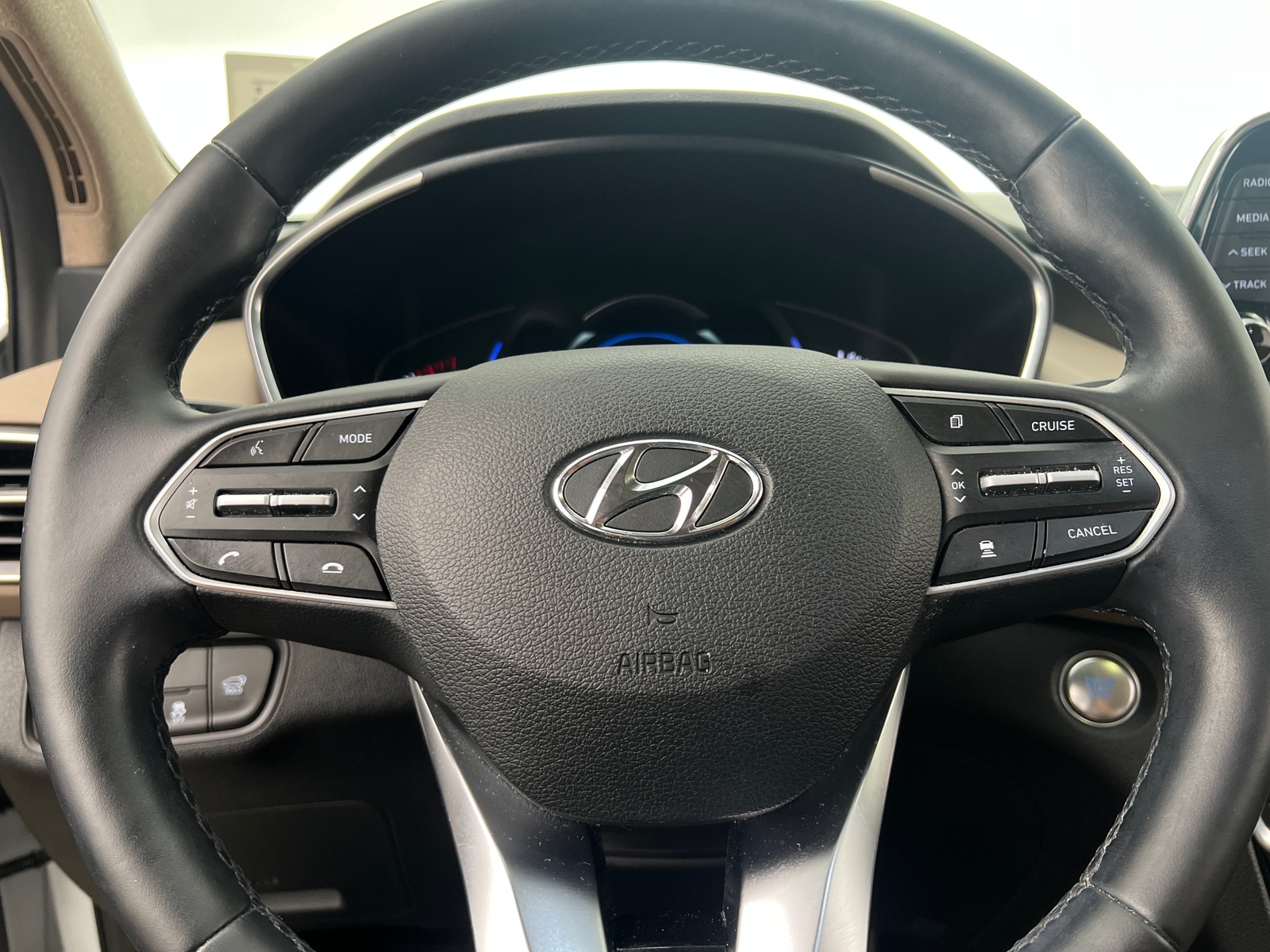 Thumbnail: 2020 Hyundai Santa Fe - 4
