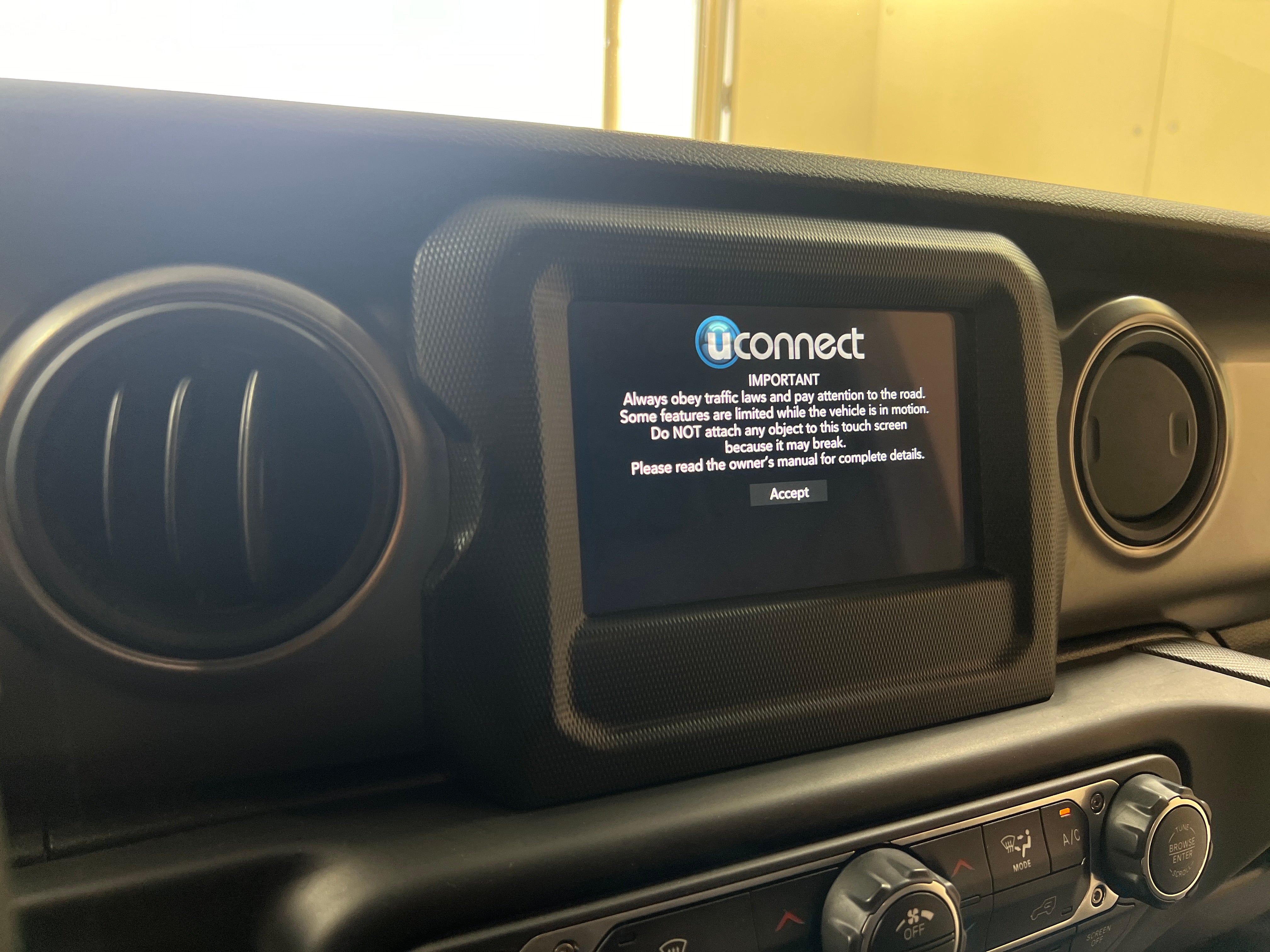 Thumbnail: 2023 Jeep Gladiator - 4