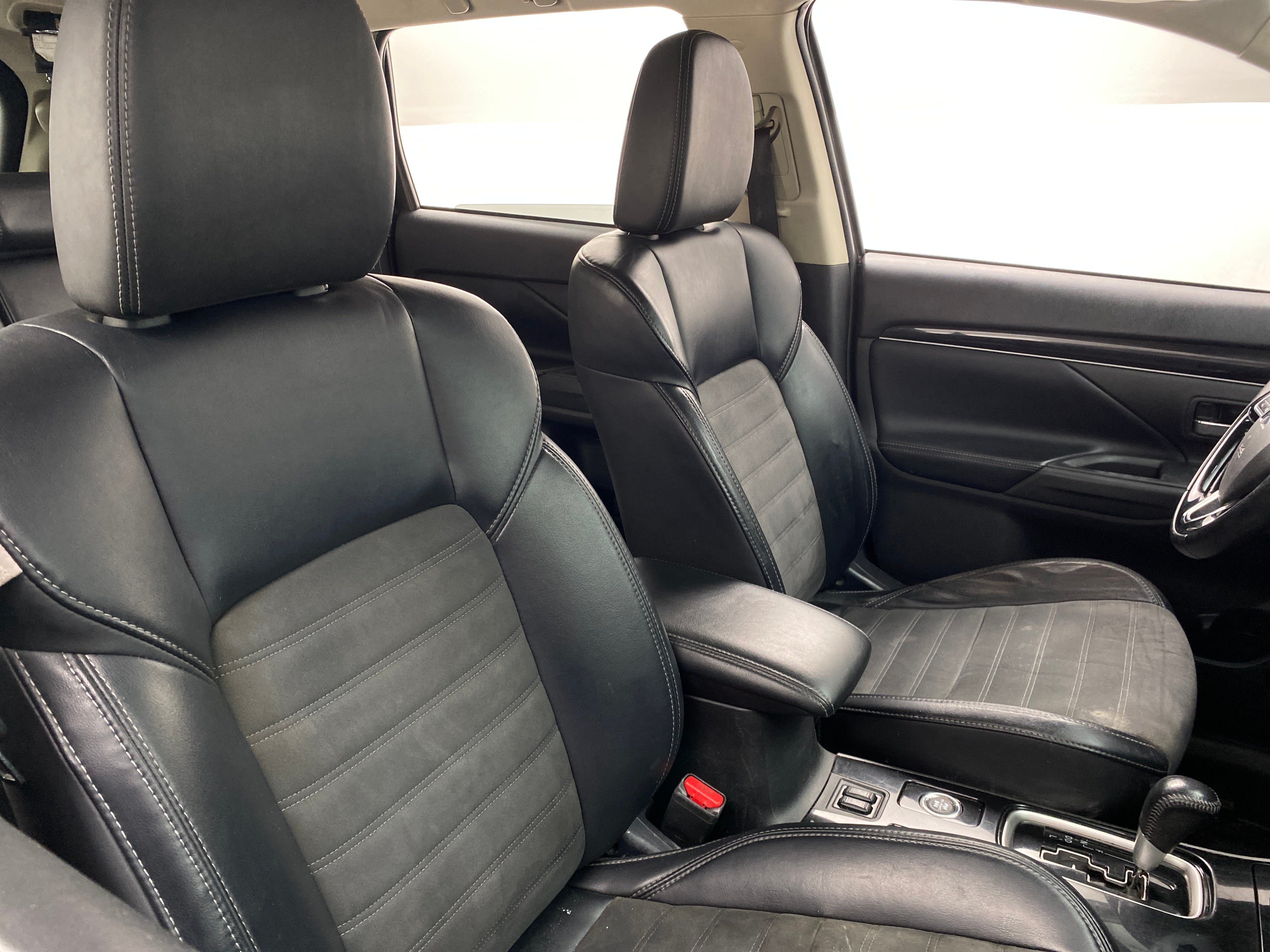 2019 Mitsubishi Outlander SE 2