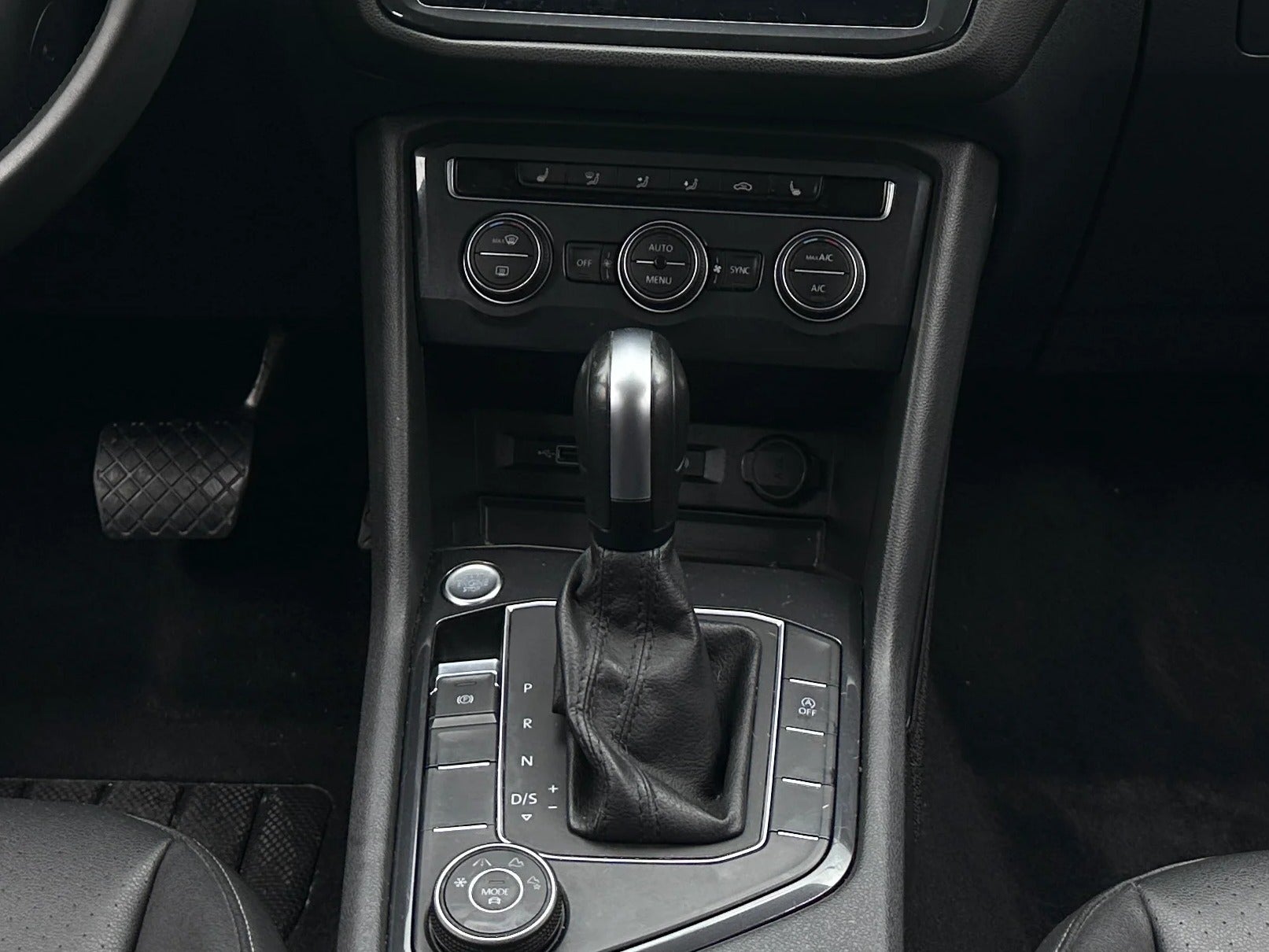 Thumbnail: 2020 Volkswagen Tiguan - 3