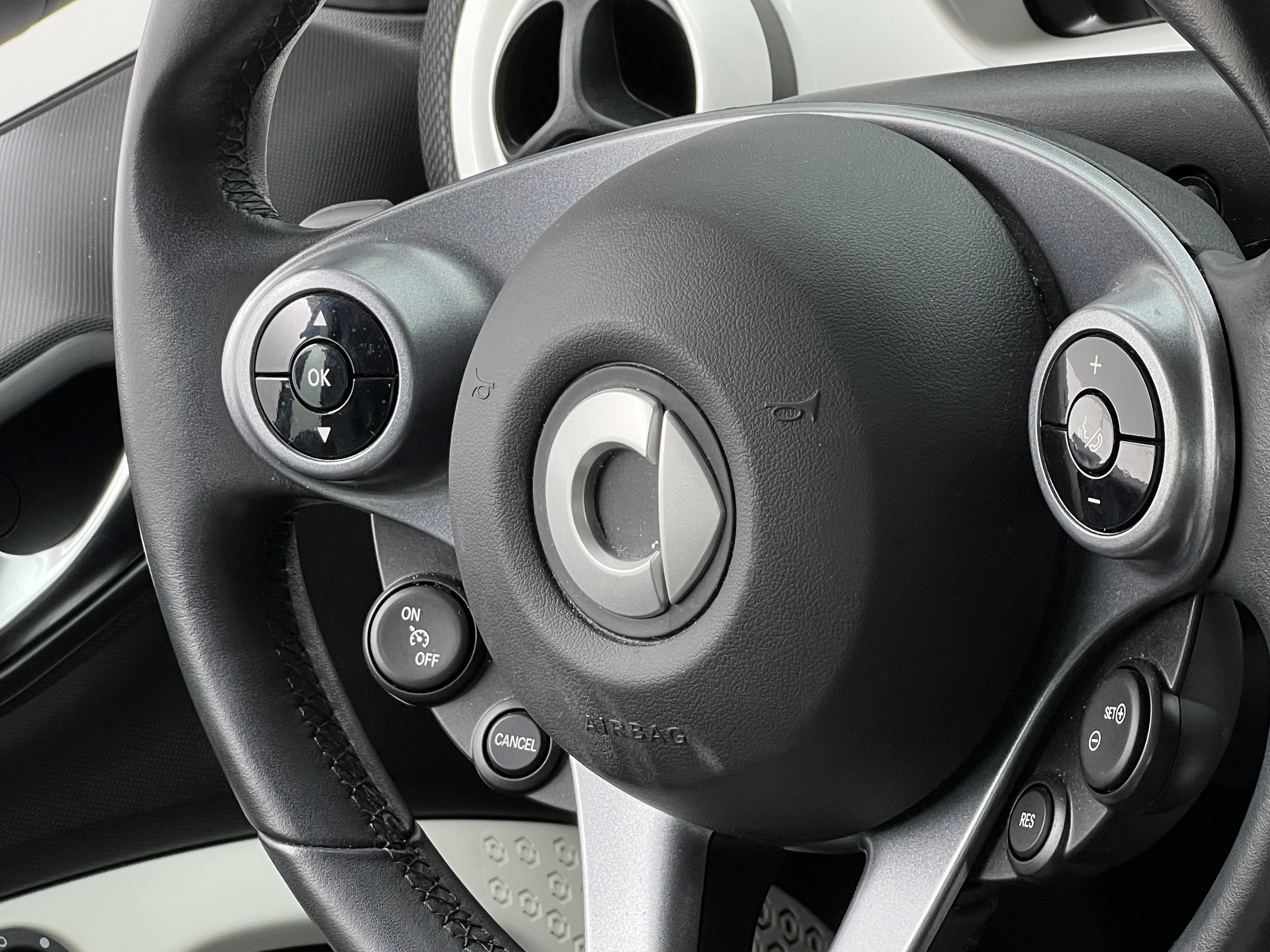 2019 smart fortwo Passion 4