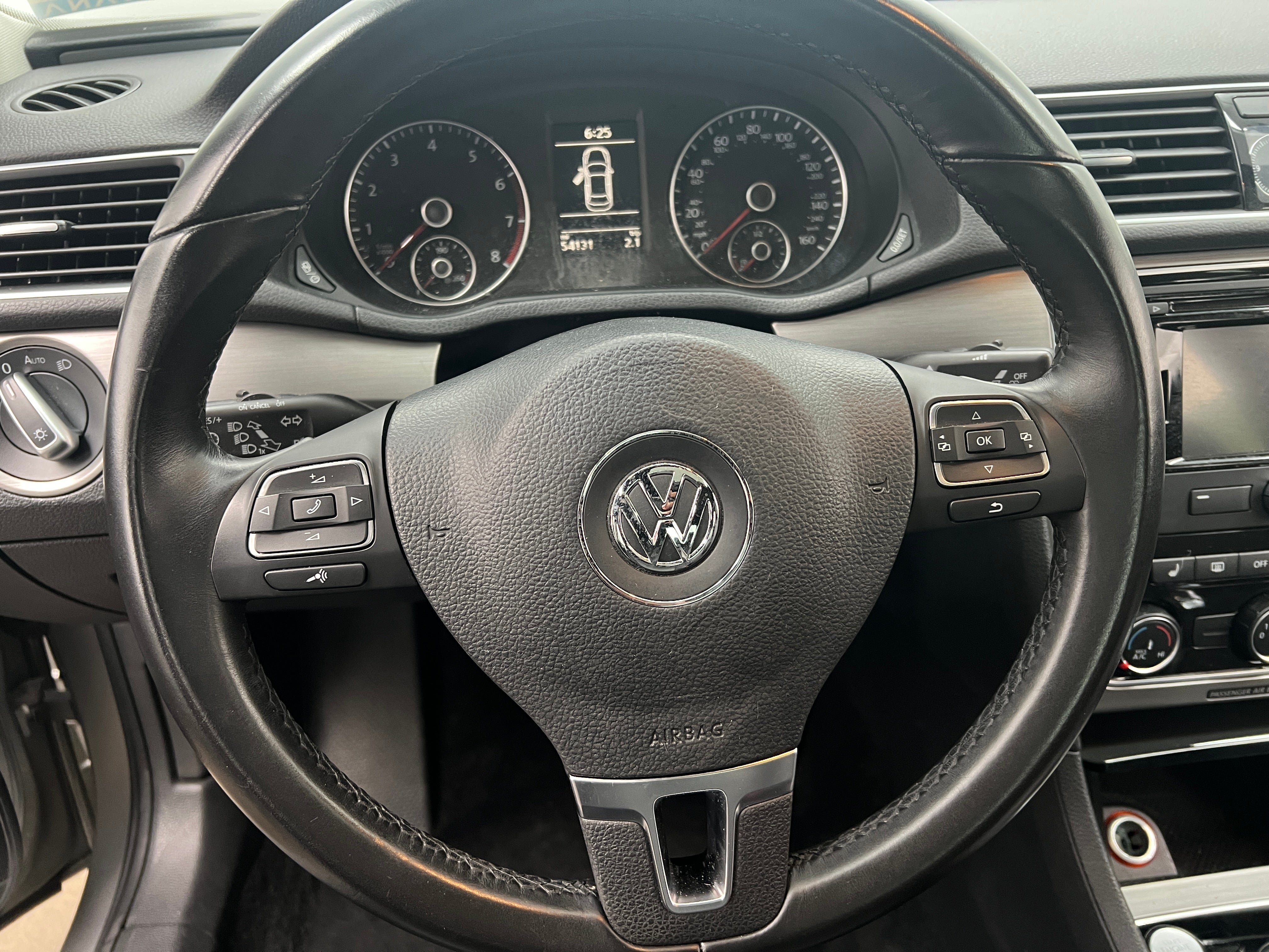 2014 Volkswagen Passat SE 5