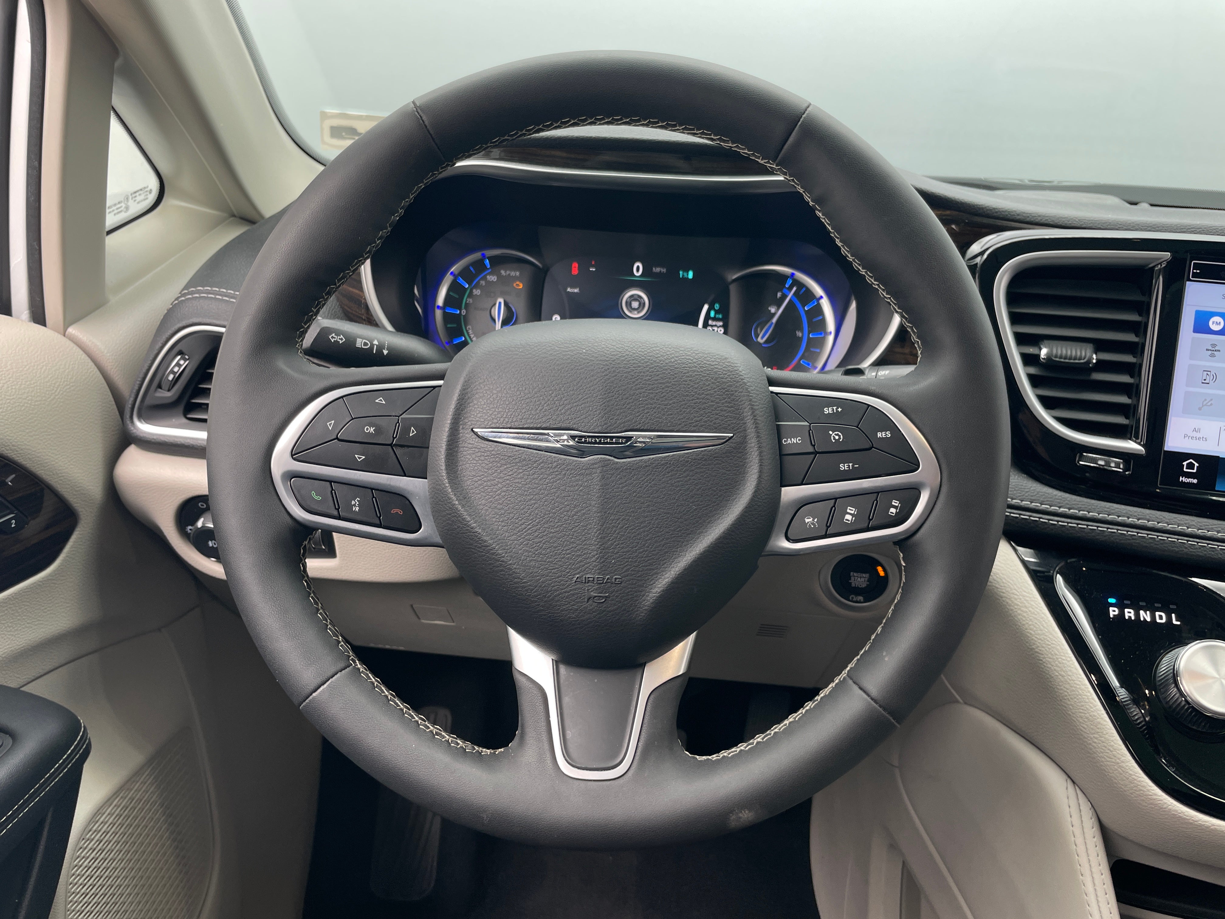 2023 Chrysler Pacifica Hybrid Limited 5