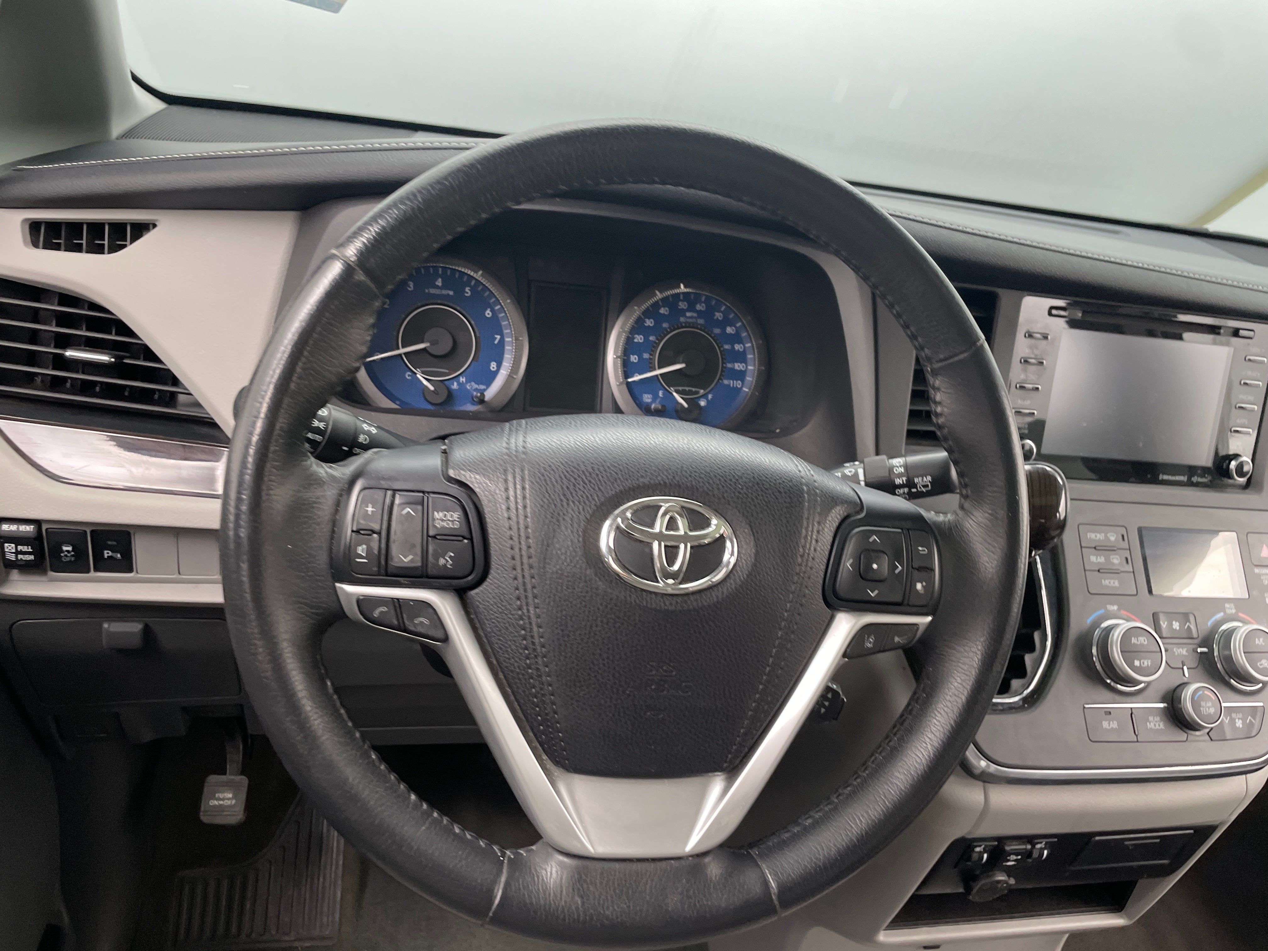 2018 Toyota Sienna XLE 5