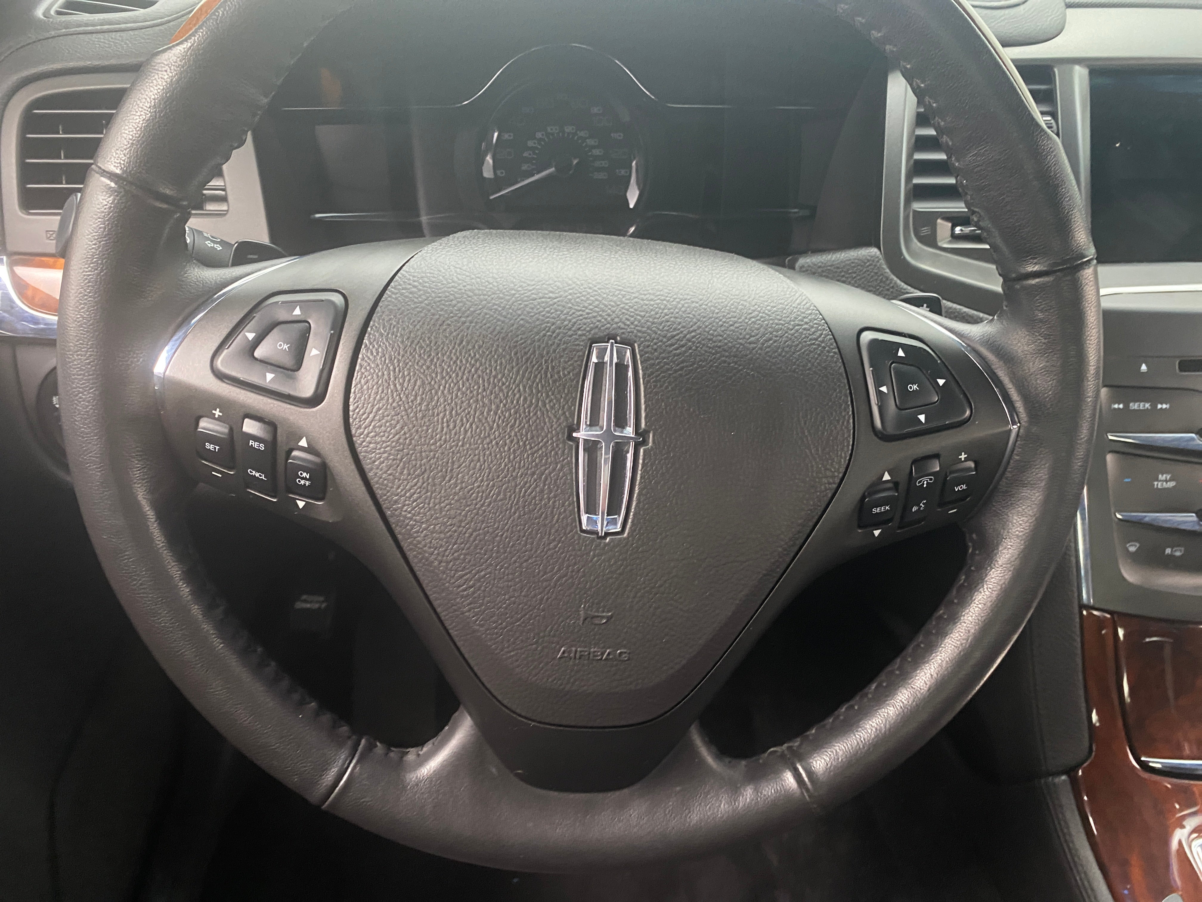 2016 Lincoln MKS  4