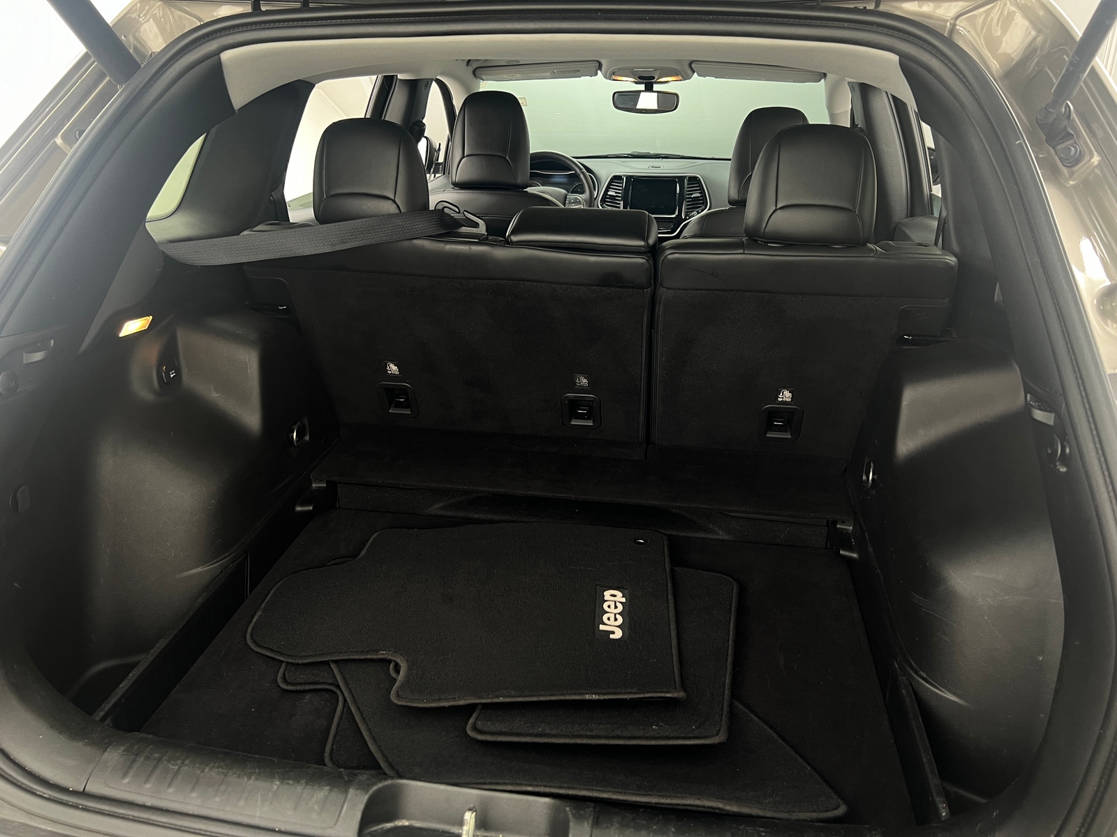 Thumbnail: 2019 Jeep Cherokee - 6