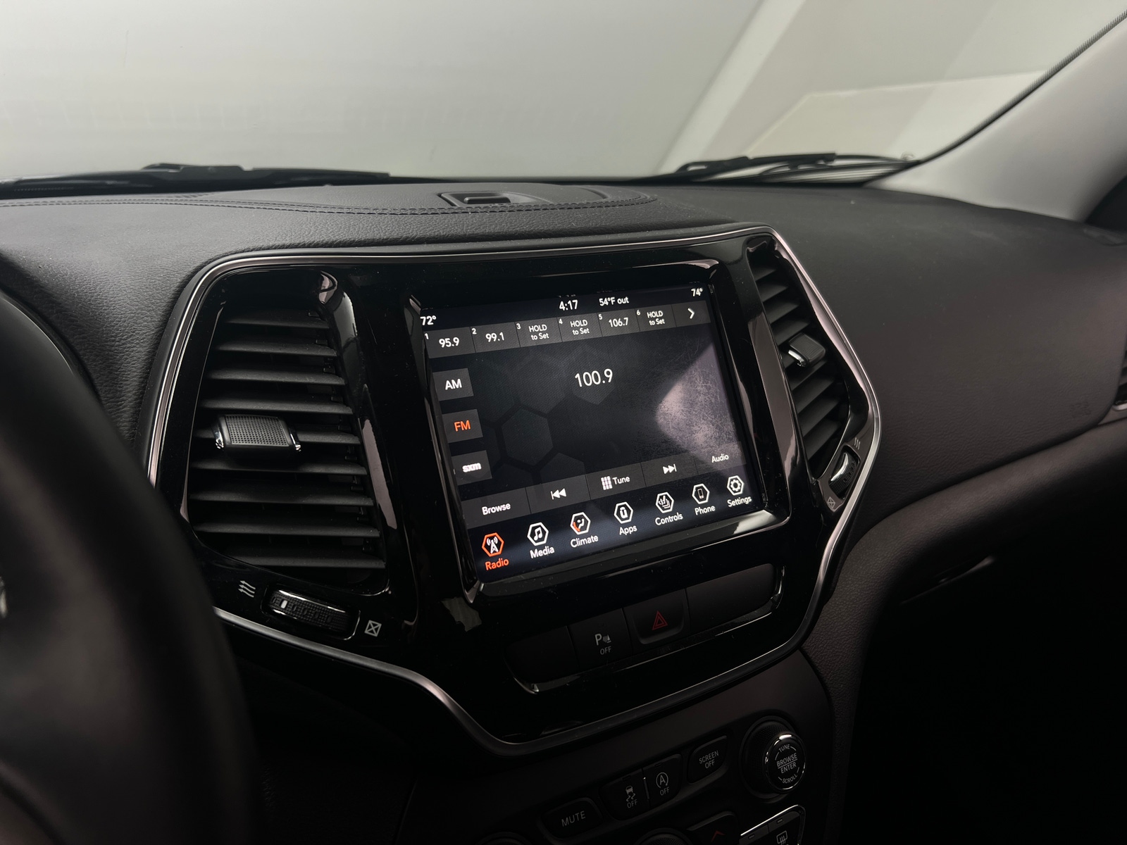 Thumbnail: 2019 Jeep Cherokee - 3