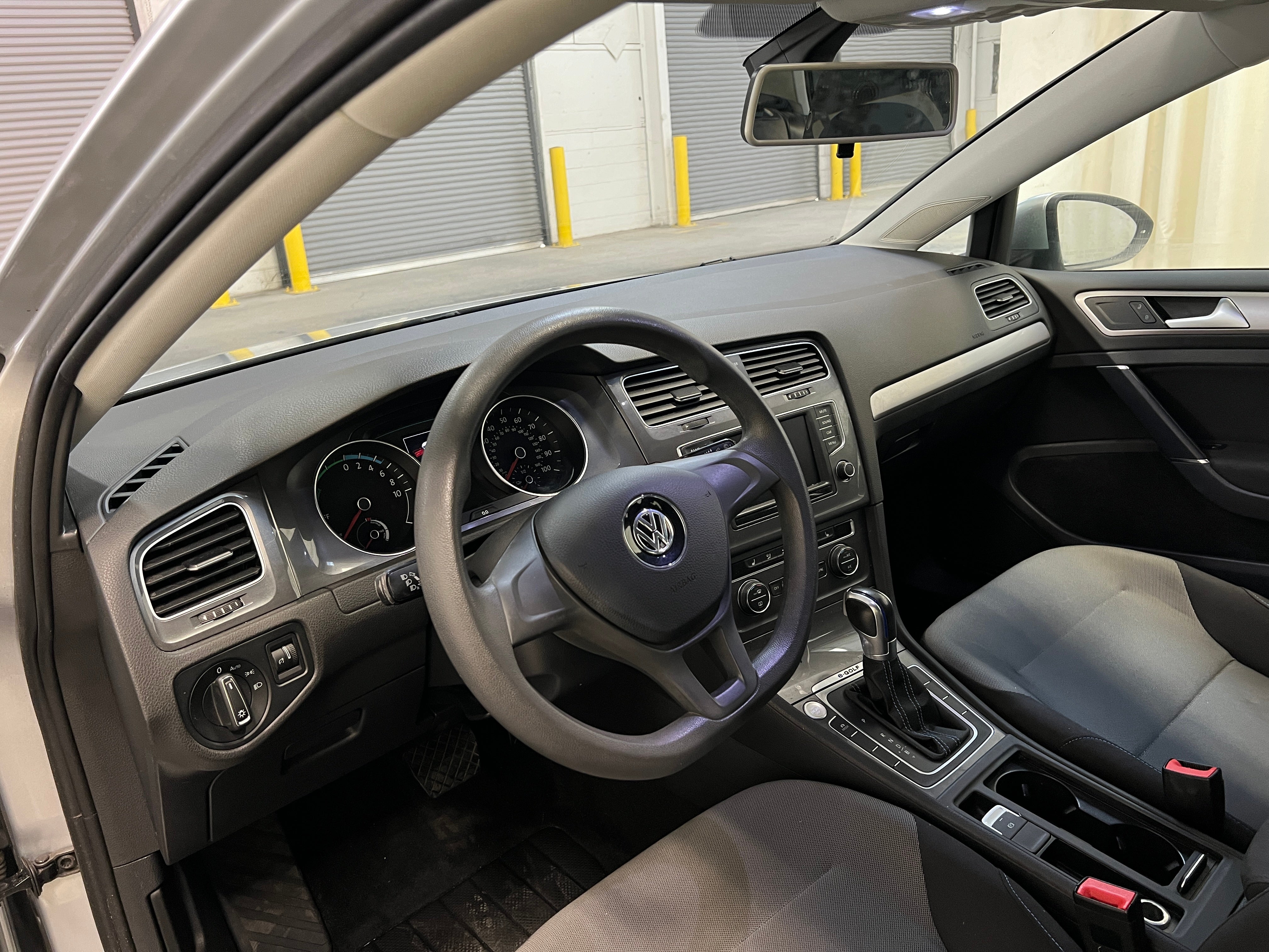 2016 Volkswagen e-Golf SE 3