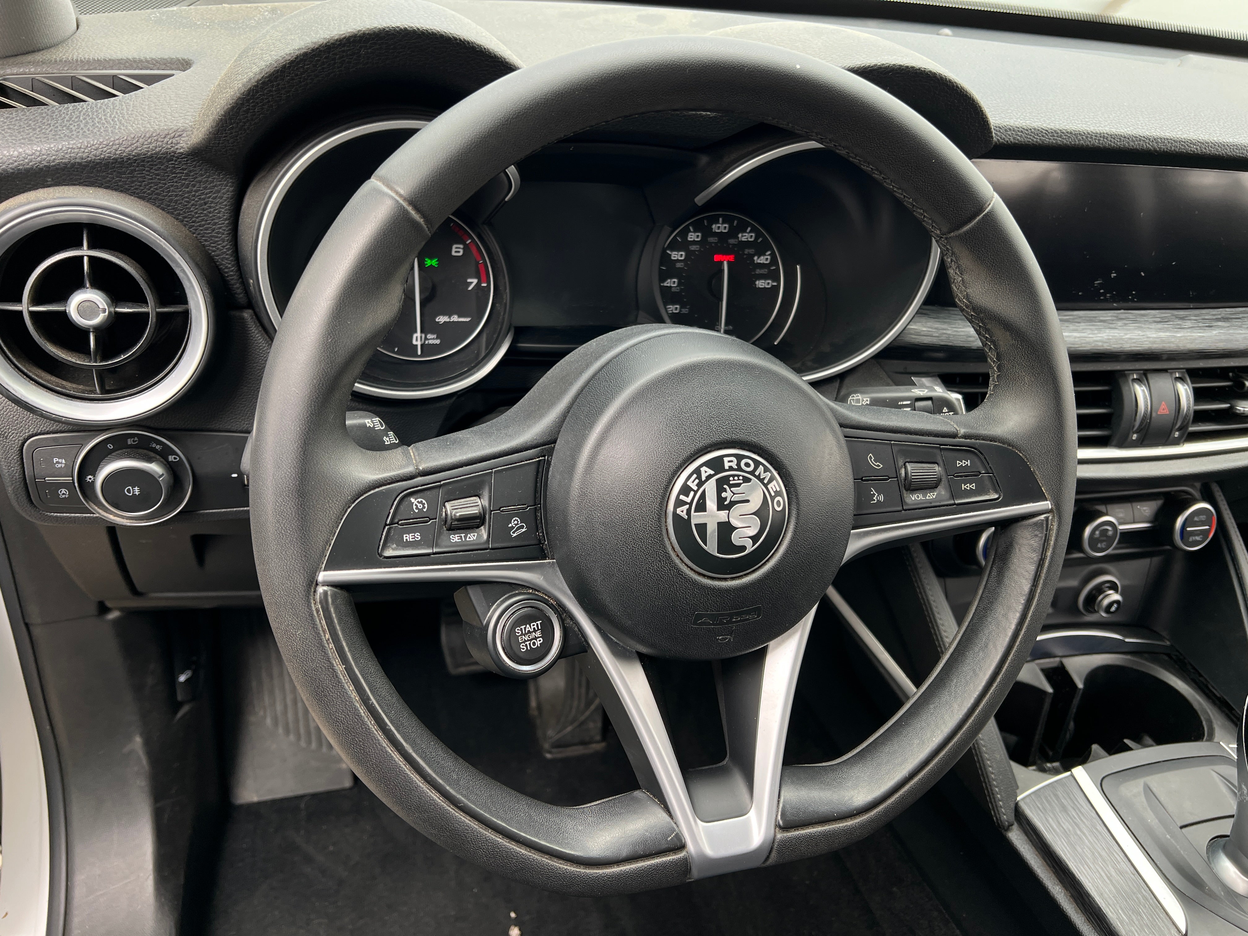 2019 Alfa Romeo Stelvio Base 4